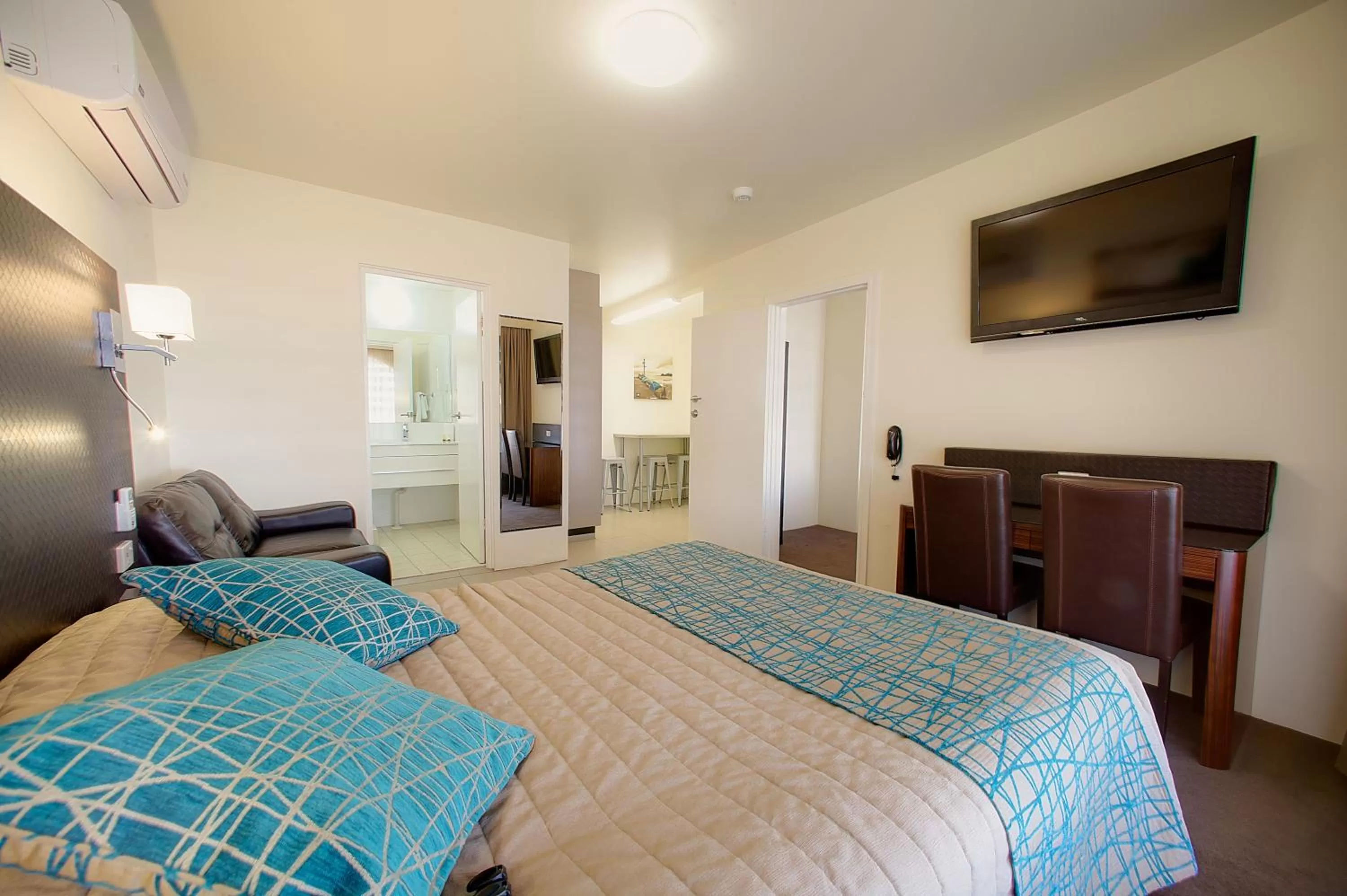 Bedroom, Bed in El Motor Inn