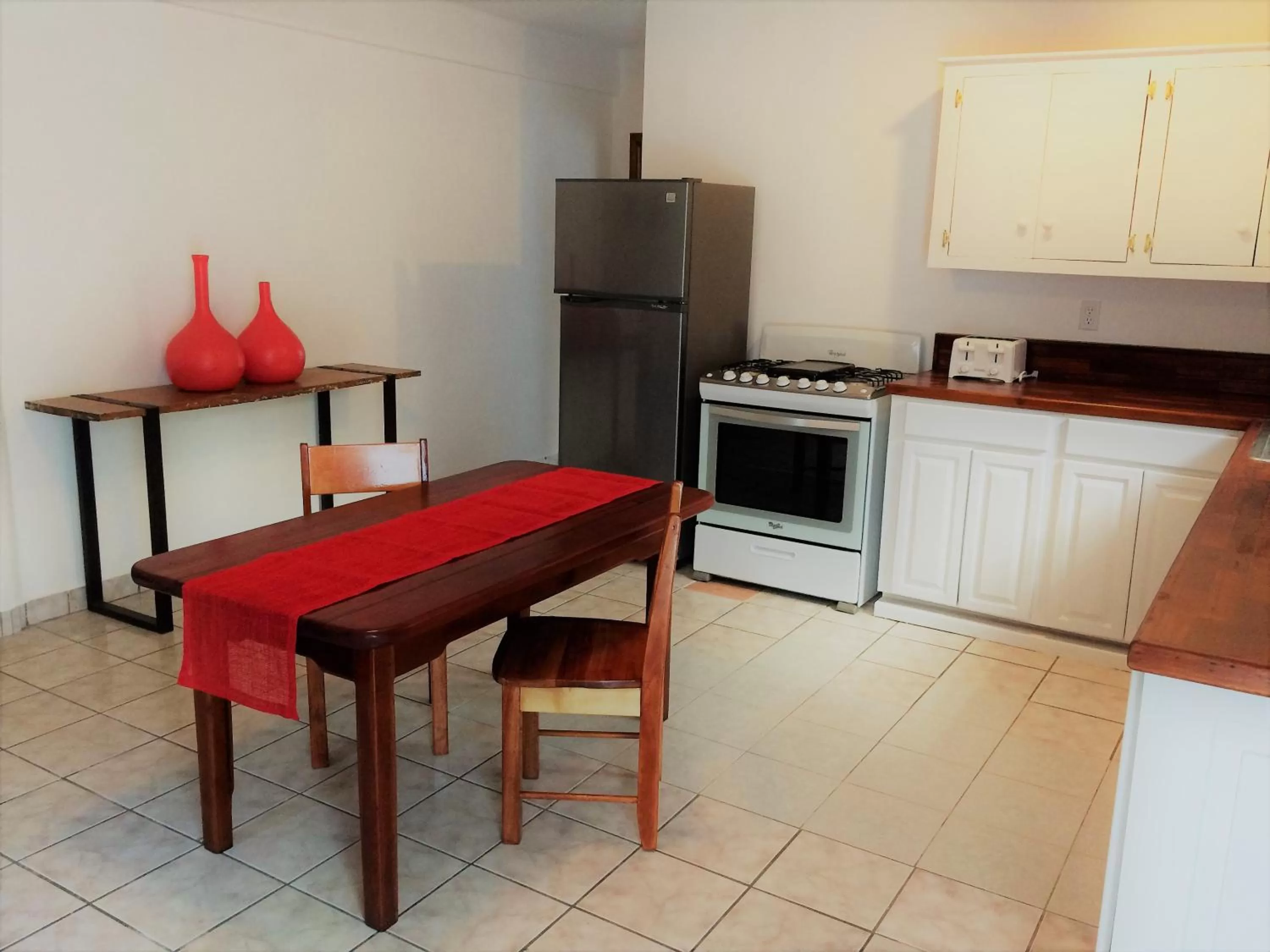 Kitchen/Kitchenette in Wild Orchid