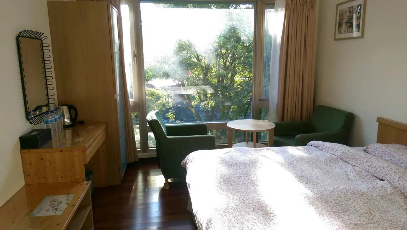 Bed in Rainbow Bridge B&B