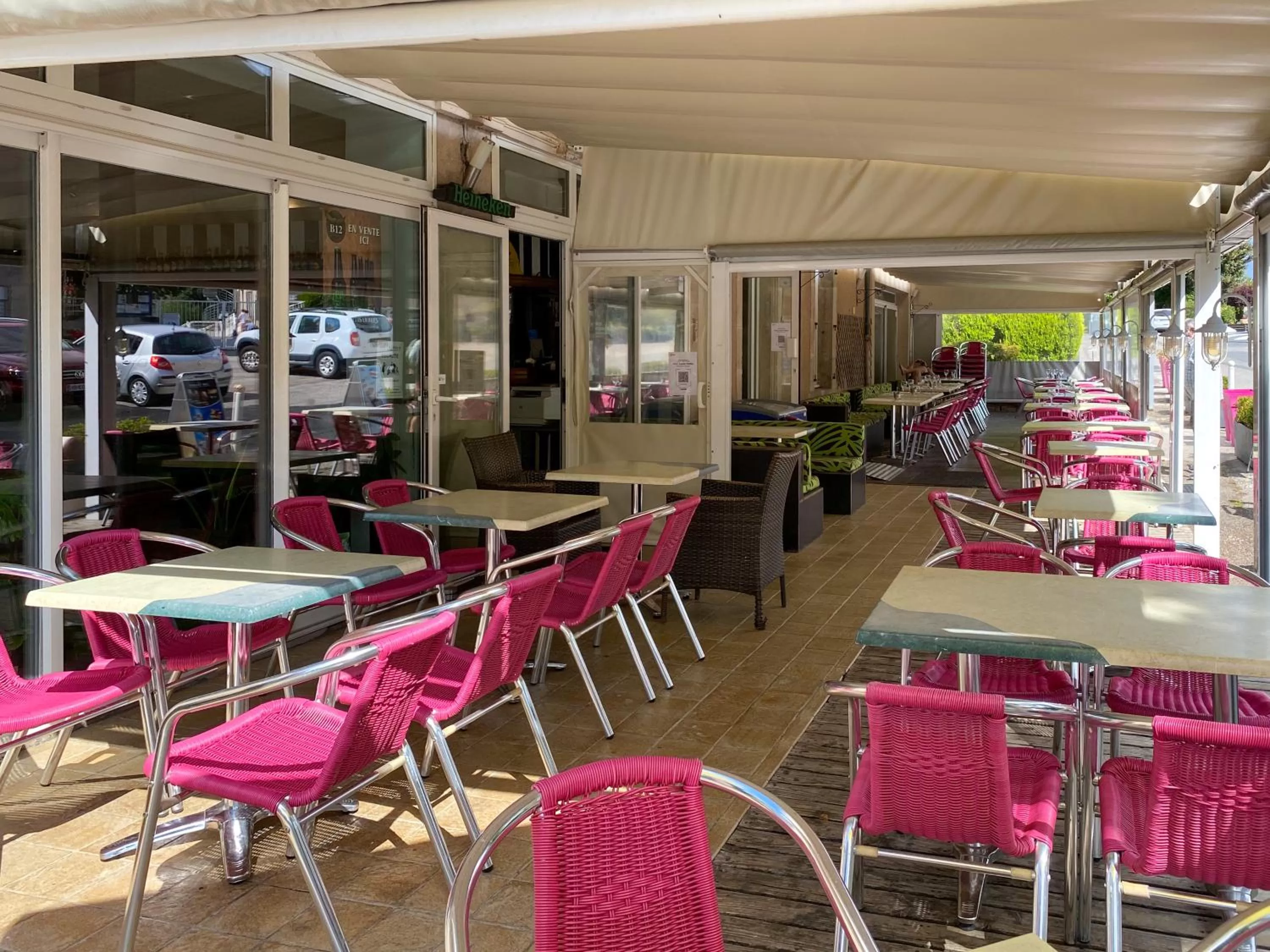 Restaurant/places to eat in Hôtel Les Tilleuls de Pareloup à Salles-Curan