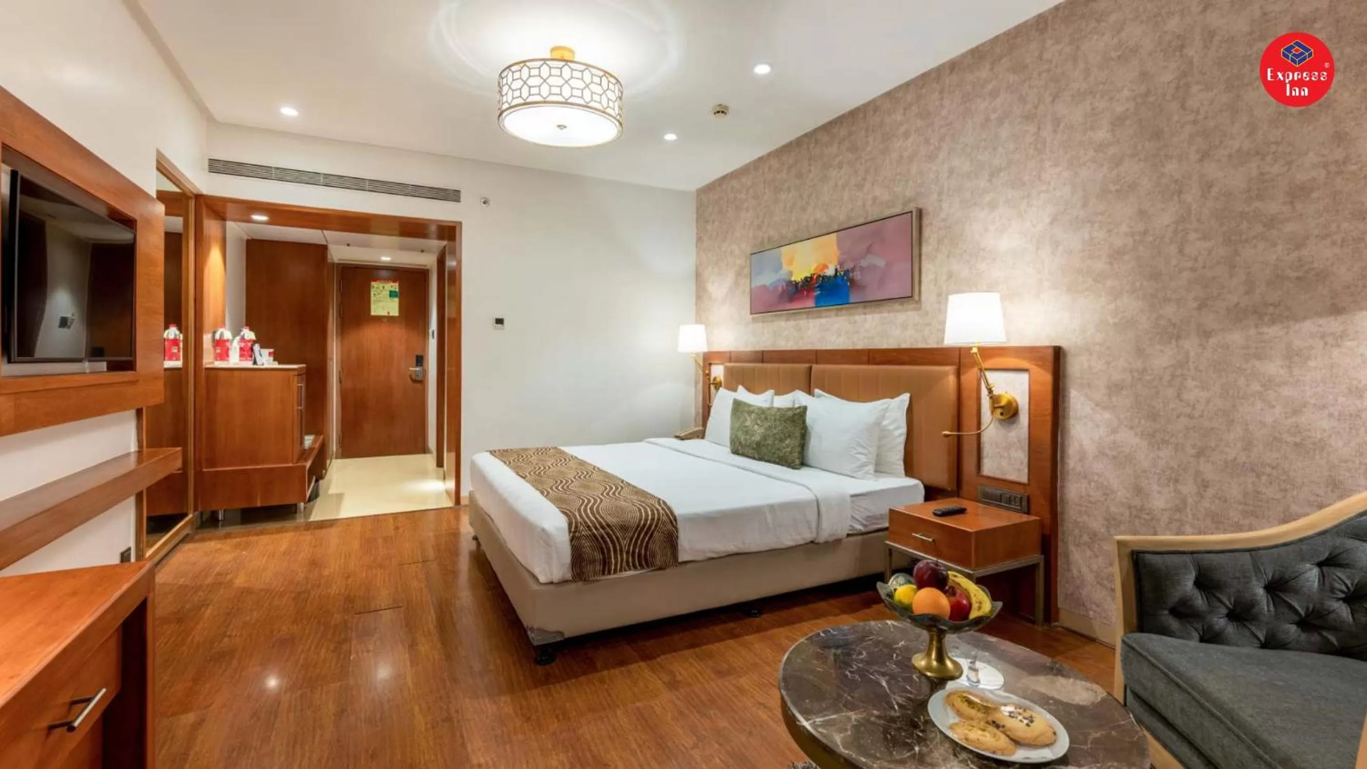 Bed in Express Inn The Business Luxury Hotel