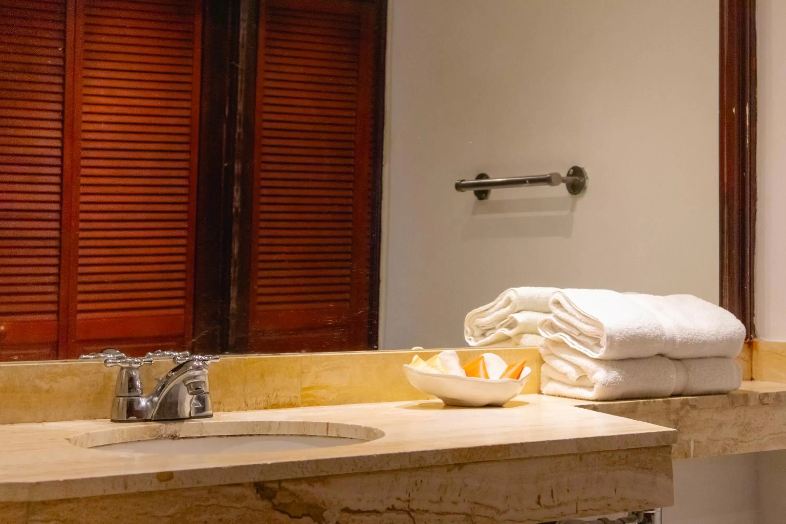 Bathroom in Hotel Faranda Express Puerta Del Sol Barranquilla, A Member of Radisson Individuals