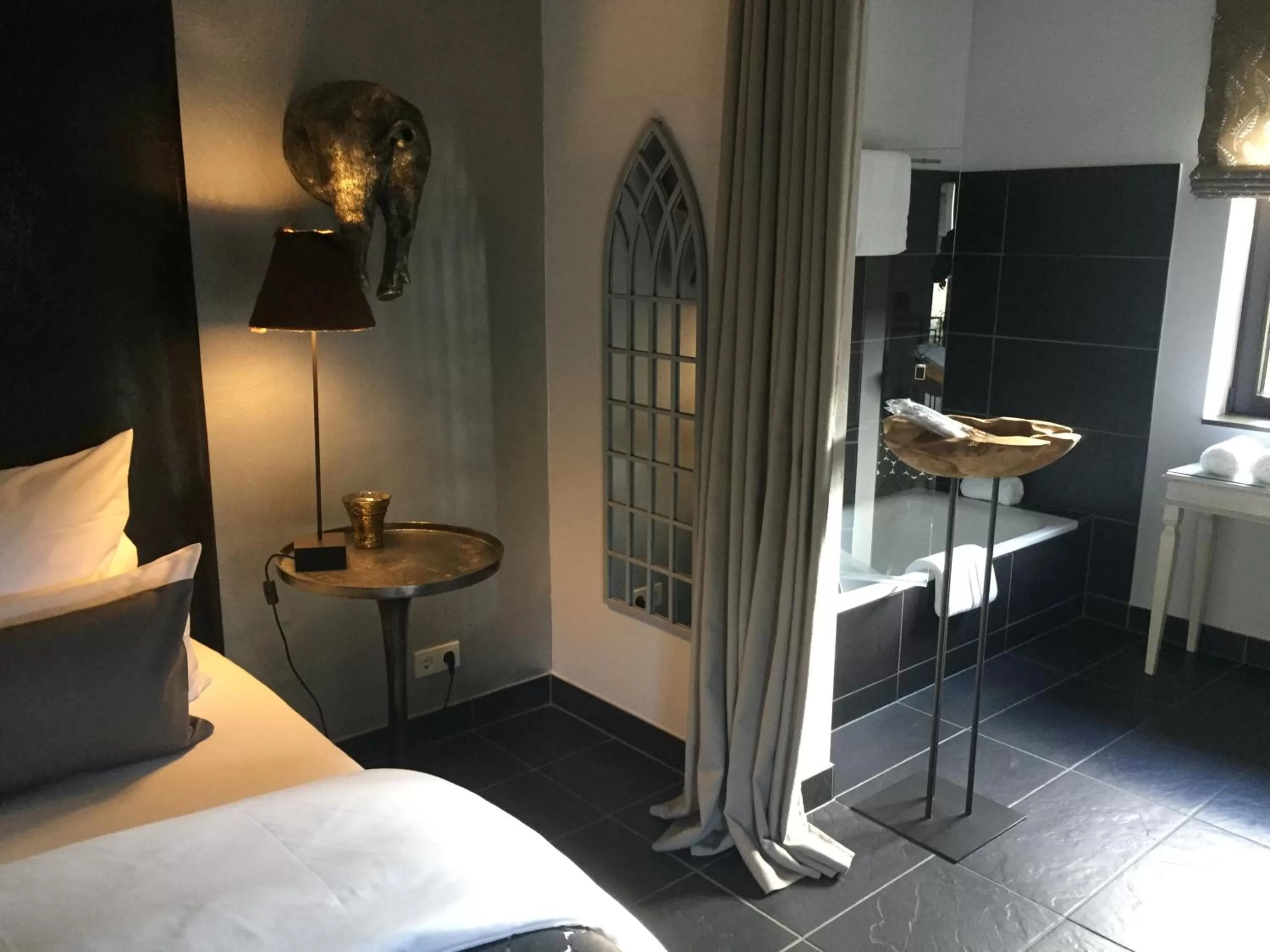 Decorative detail, Bed in Jugendstil-Hof