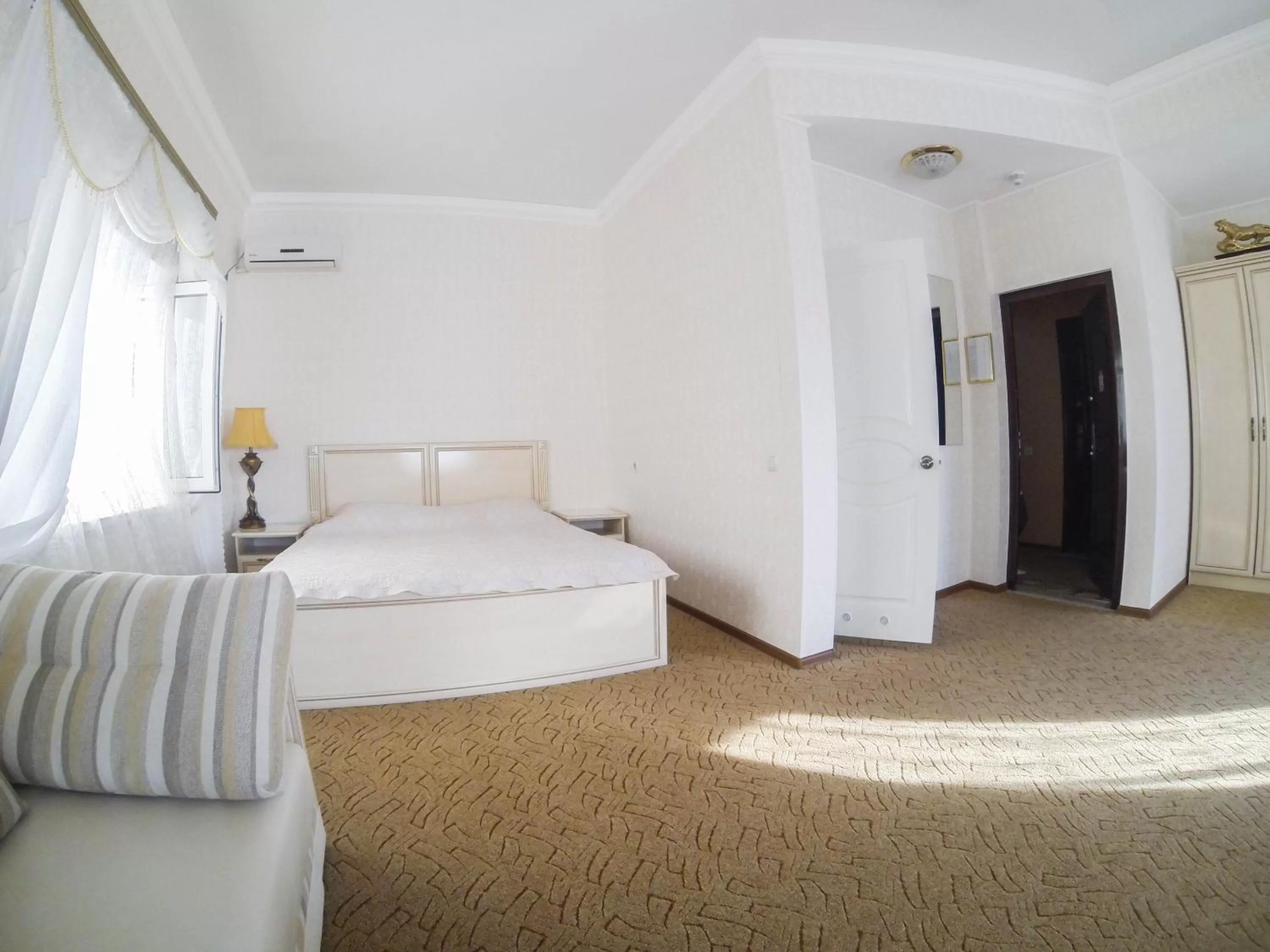 Text overlay, Bed in Galian Hotel