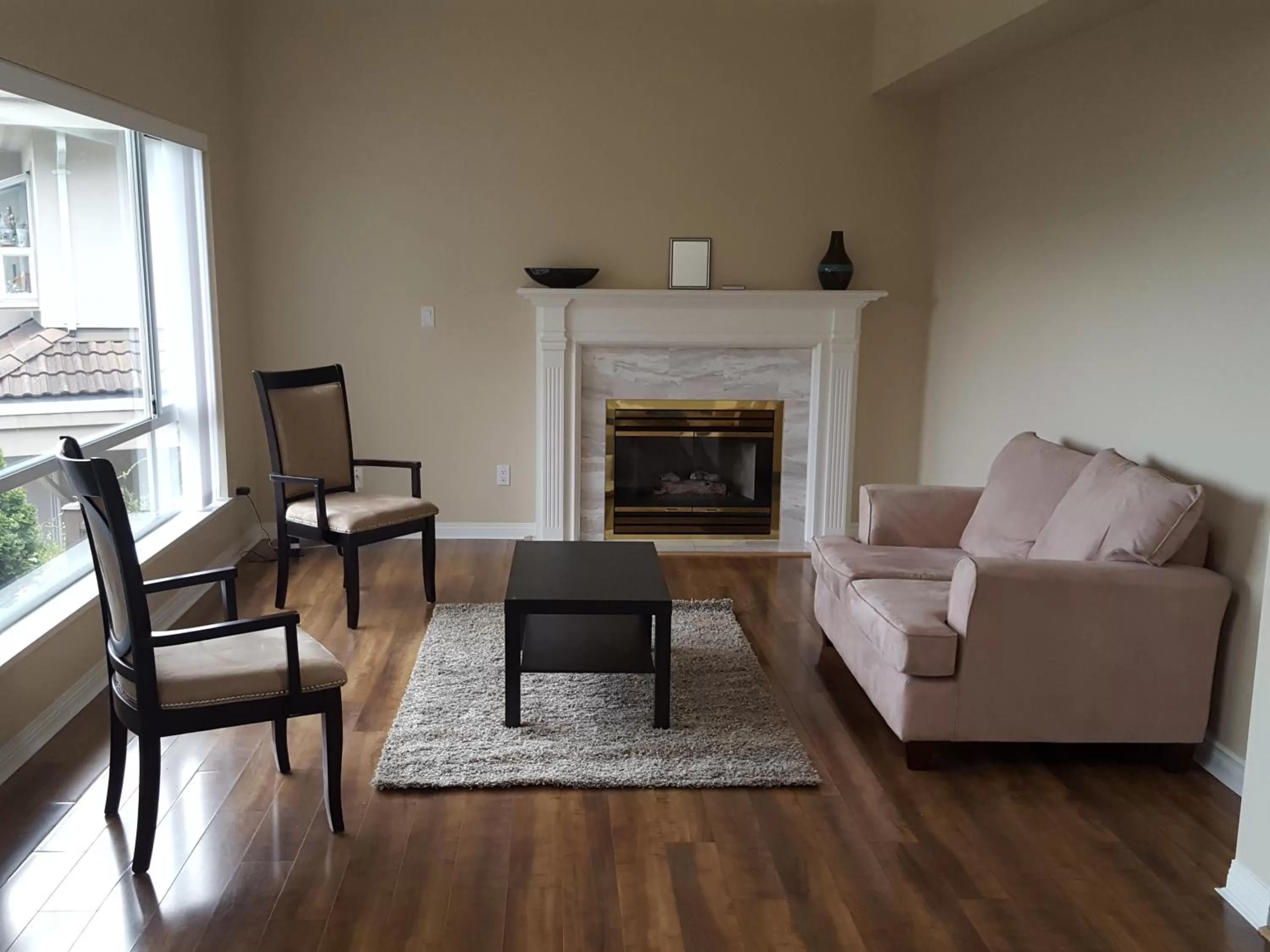 Communal lounge/ TV room in Emperial Suites
