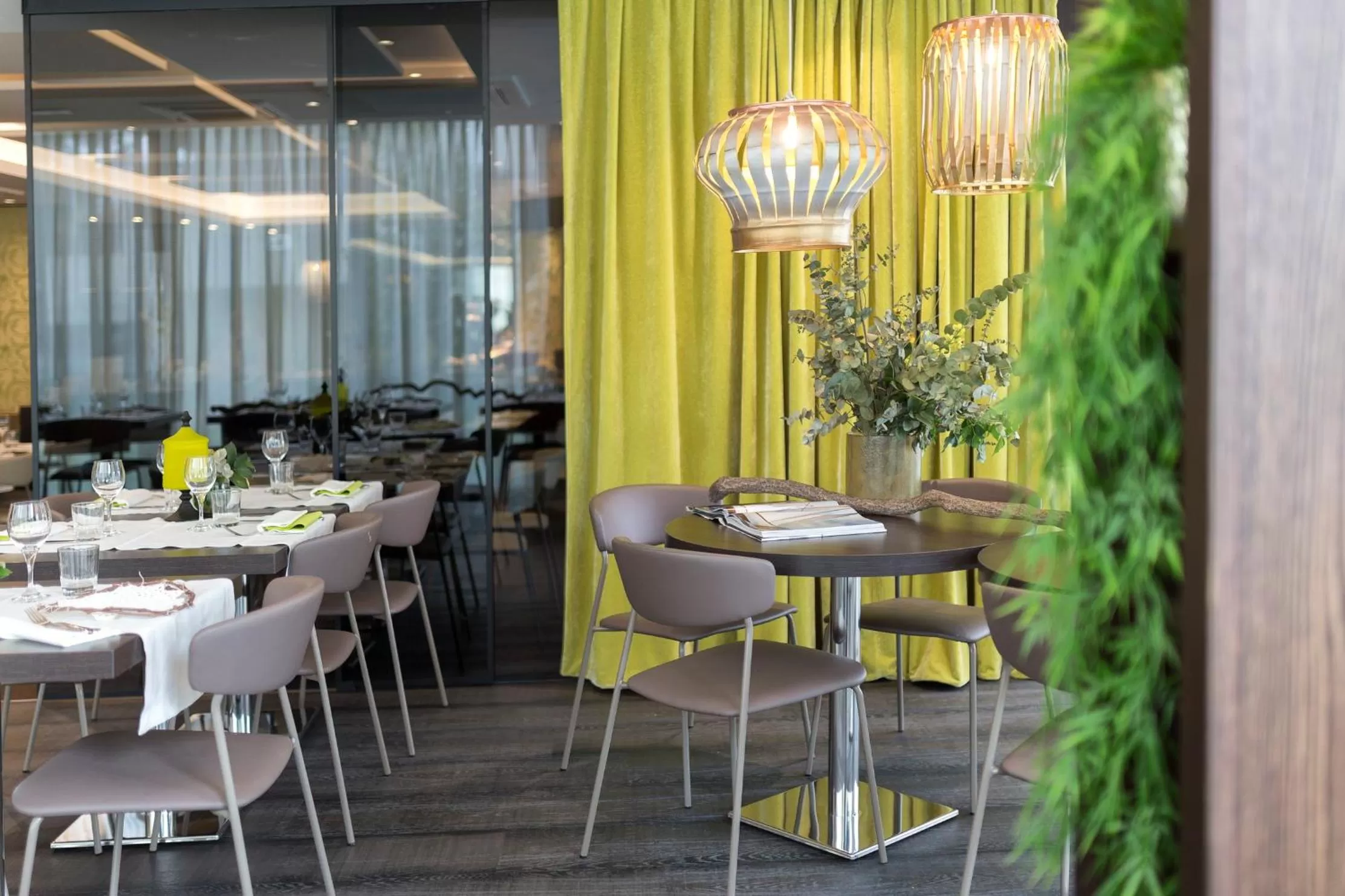 Restaurant/places to eat in Hotel Dory