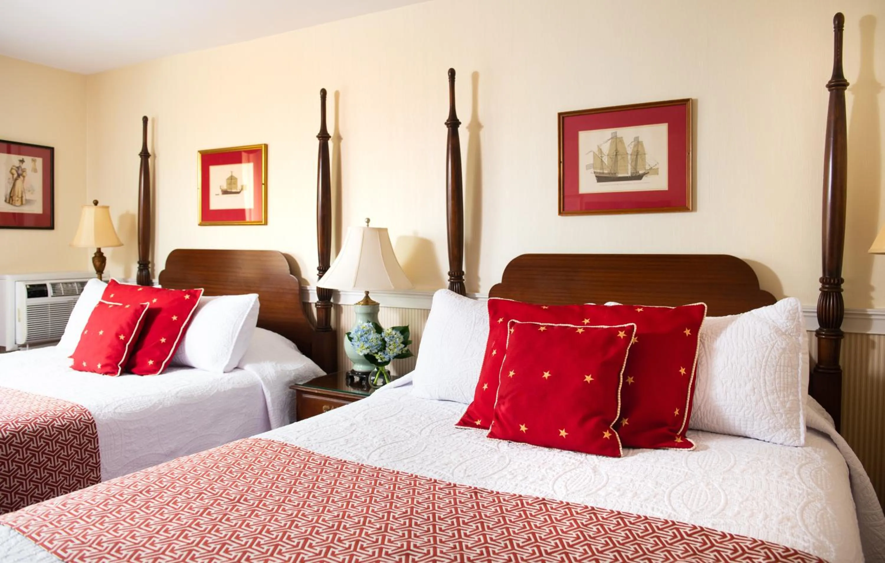 Bed in America's Cup Inn Newport