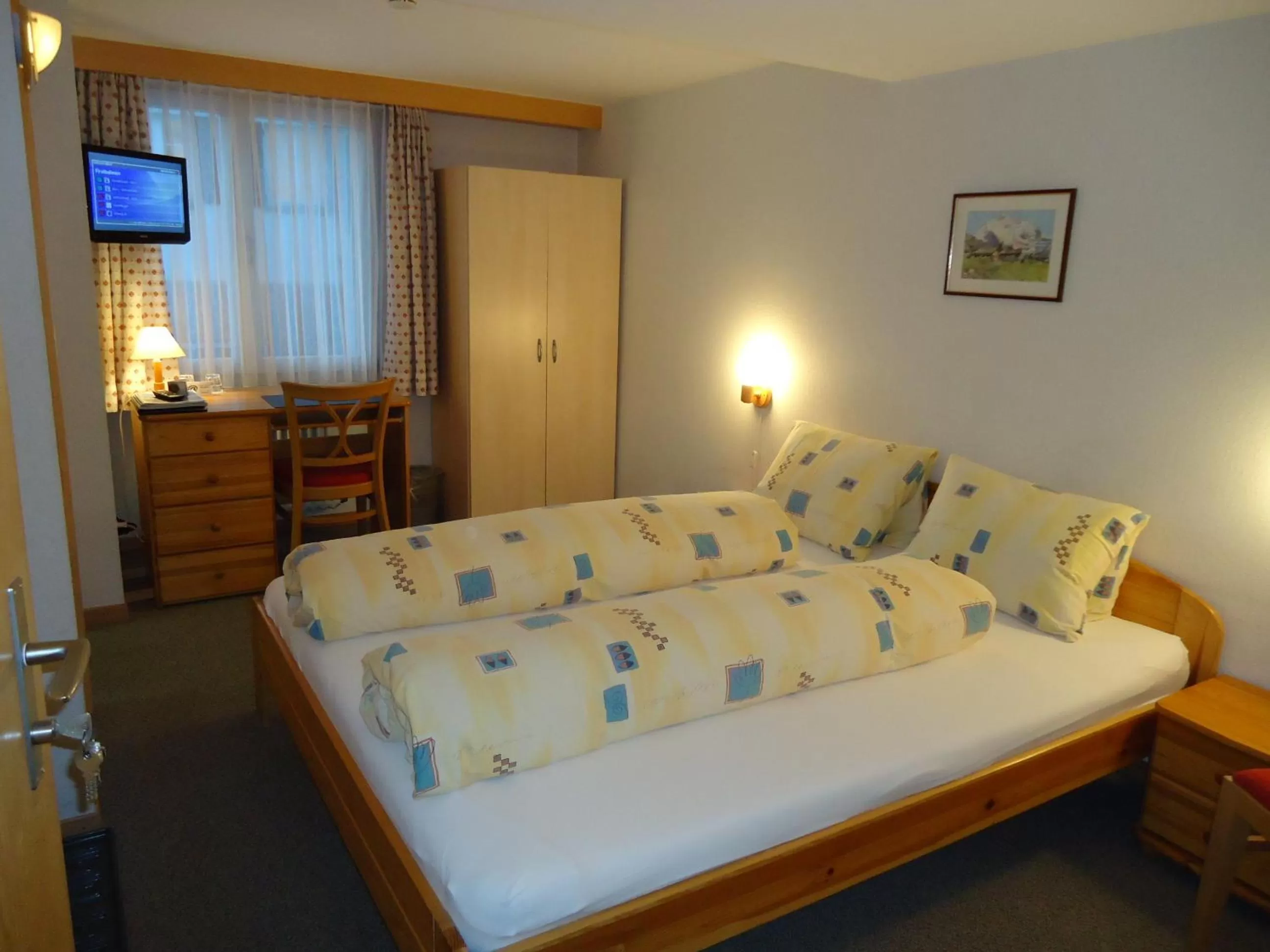 Photo of the whole room, Bed in Hotel Tschuggen