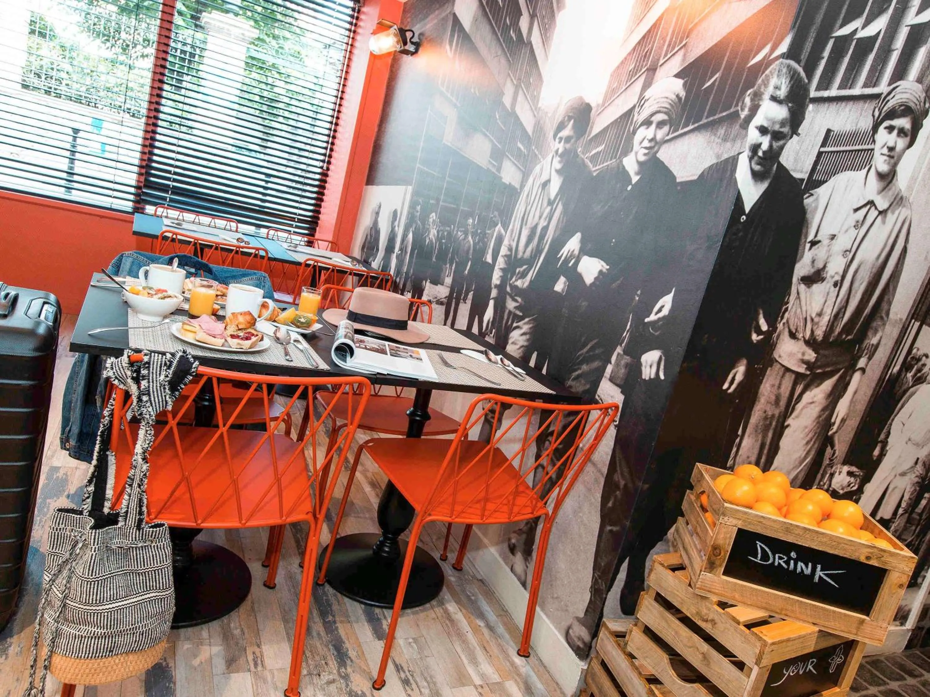 Restaurant/places to eat in ibis Styles Paris Mairie De Clichy