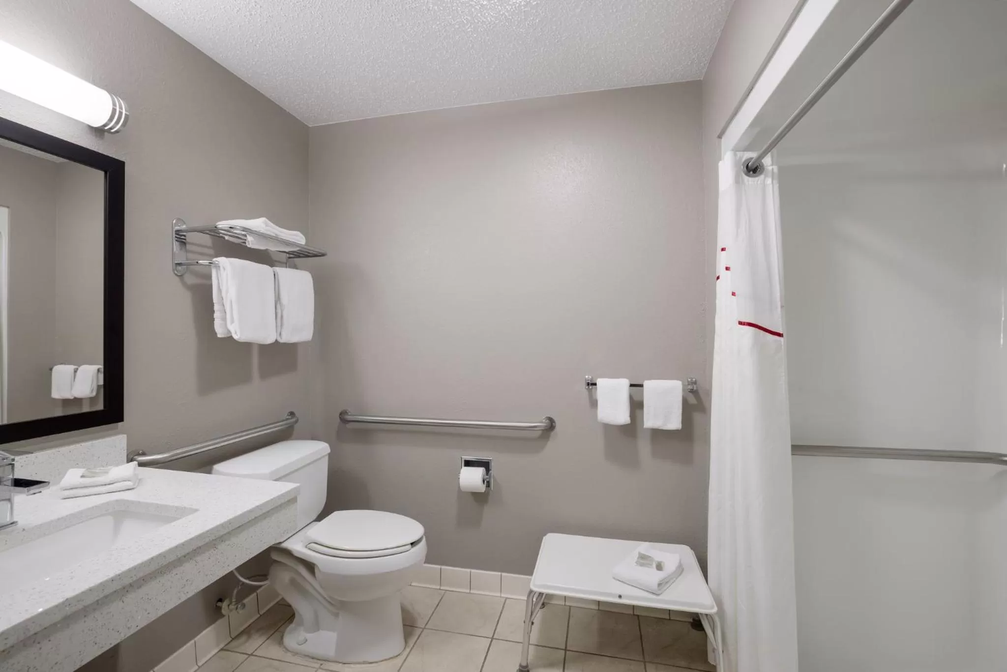 Bathroom in Red Roof Inn Weedsport