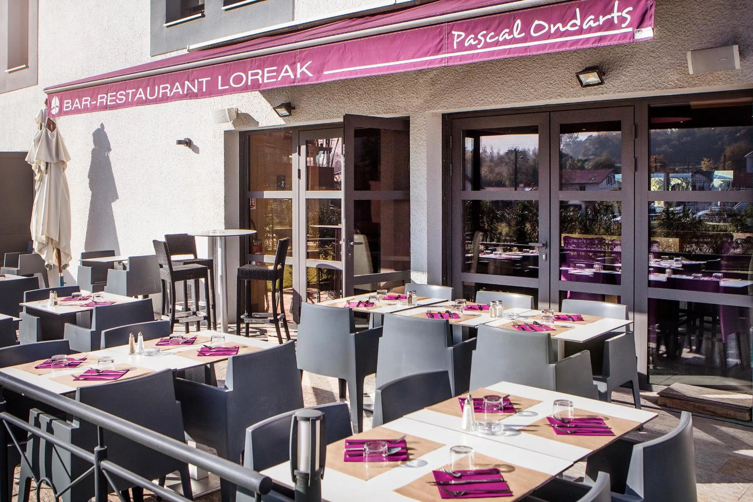 Restaurant/places to eat in Hotel Loreak