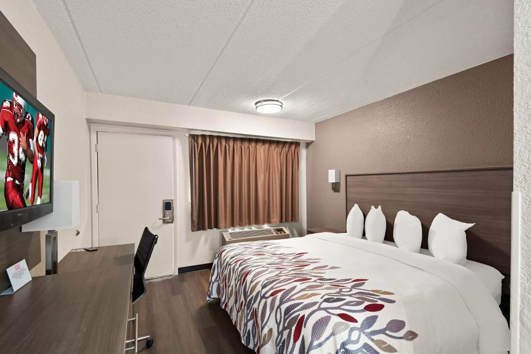 Photo of the whole room, Bed in Red Roof Inn Binghamton - Johnson City