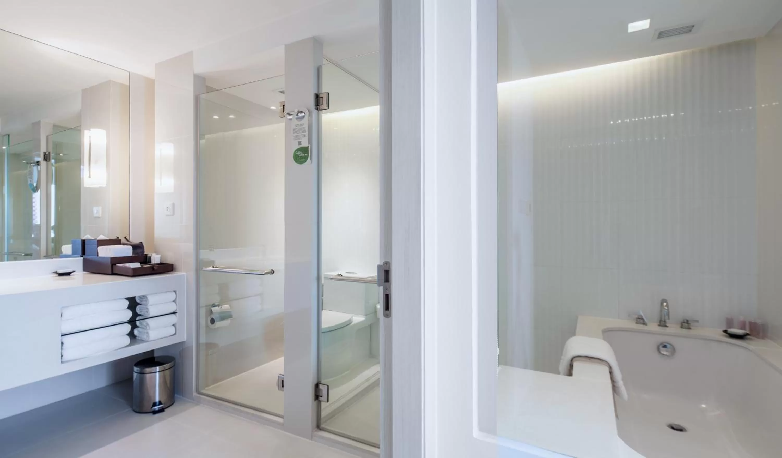Bathroom in Centara Watergate Pavilion Hotel Bangkok