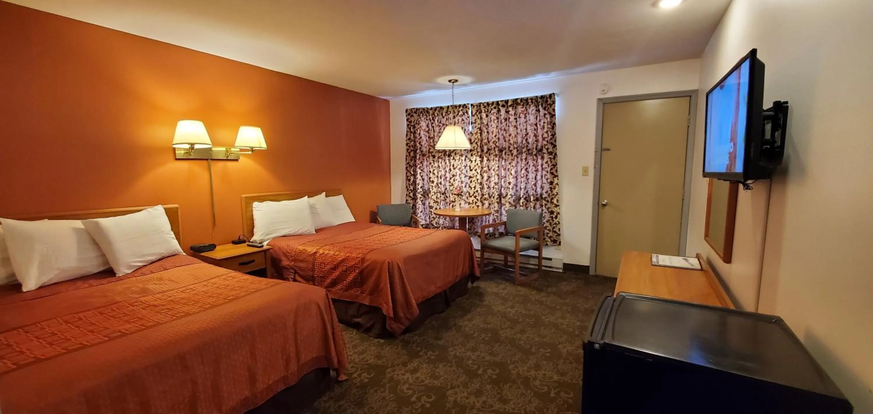 Double Room with Two Double Beds in Pinebrook Motel