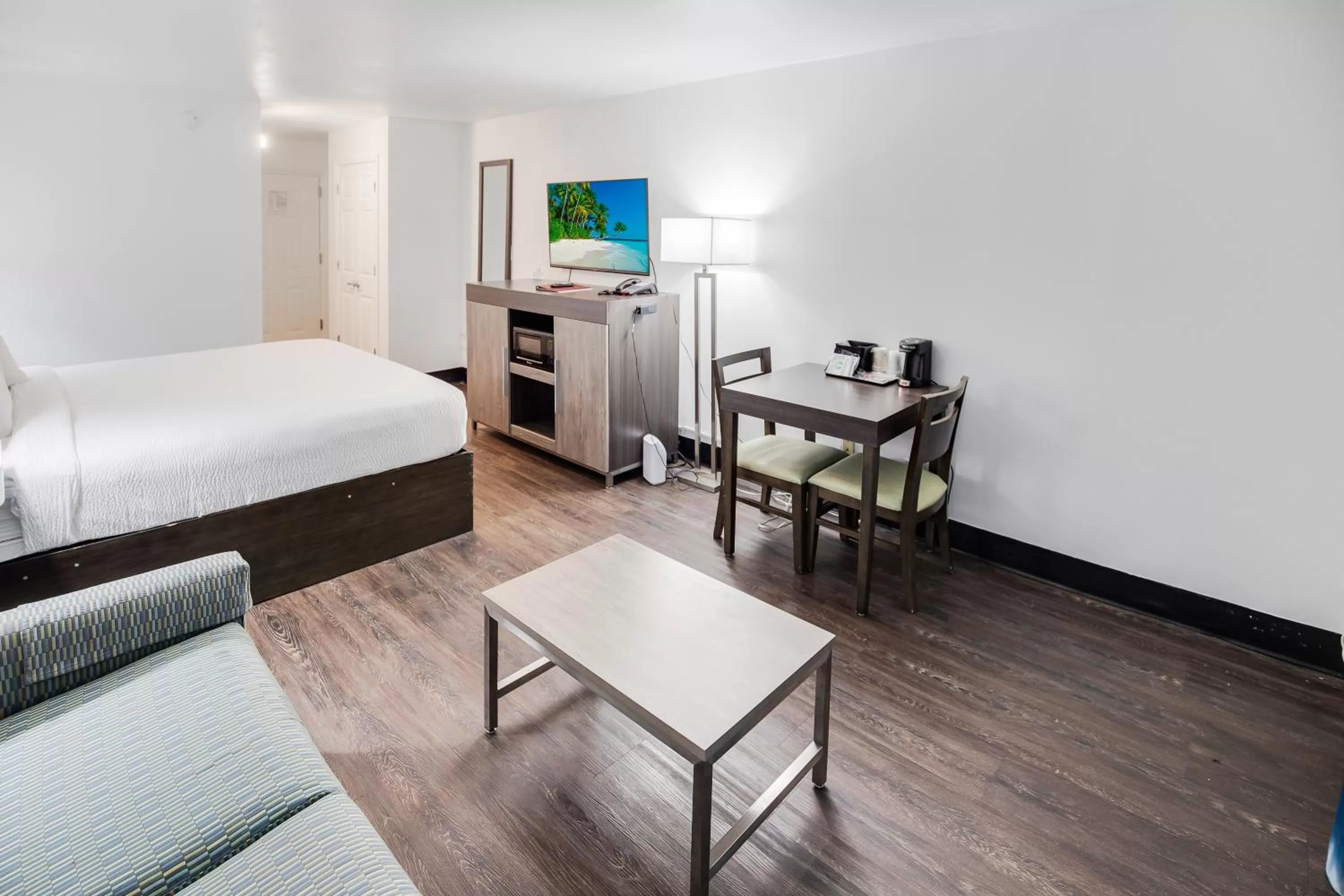 Bed in Tropical Seas Hotel