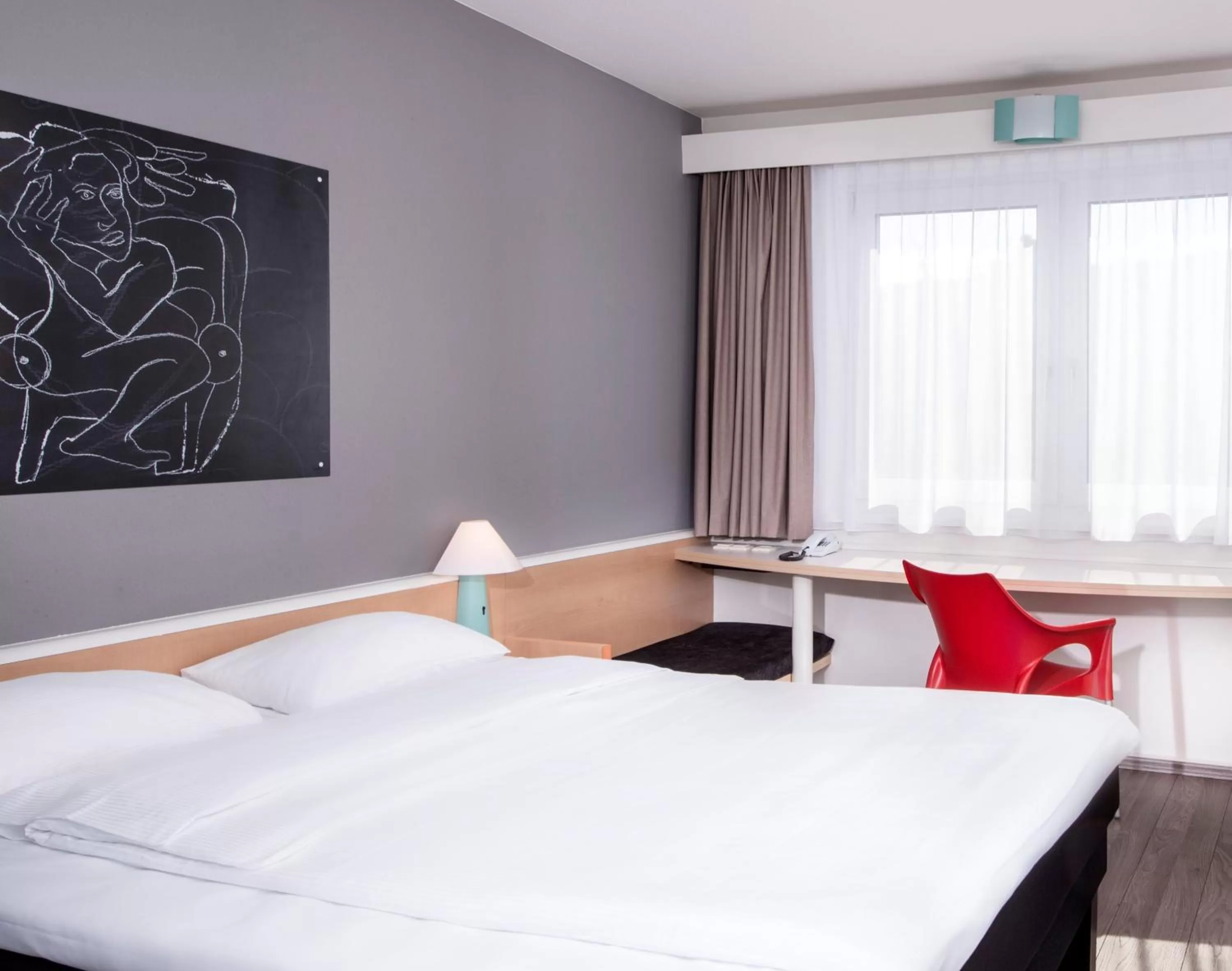 Photo of the whole room in ibis Berlin City Nord