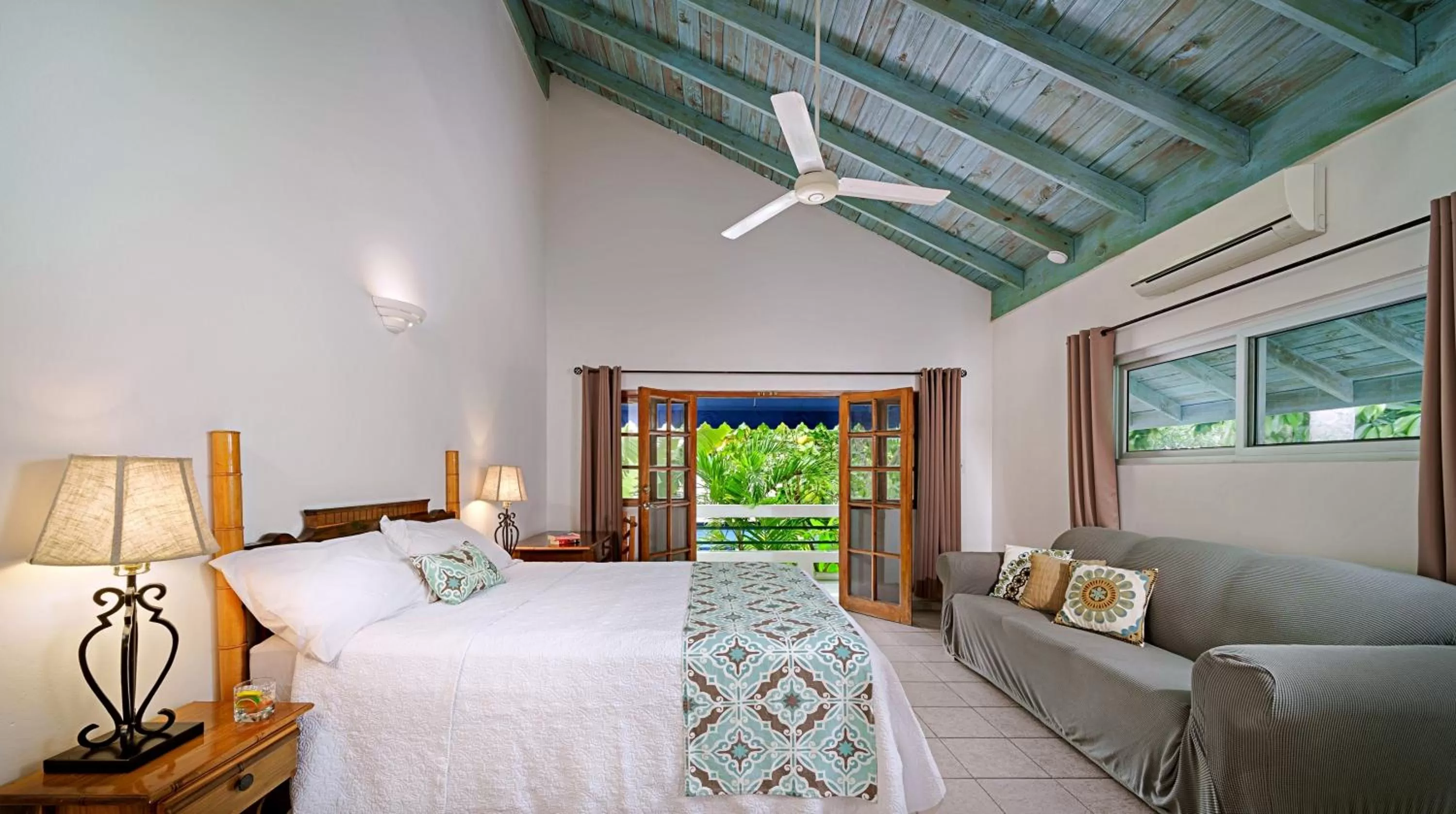 Bedroom, Bed in Beach House Condos, Negril