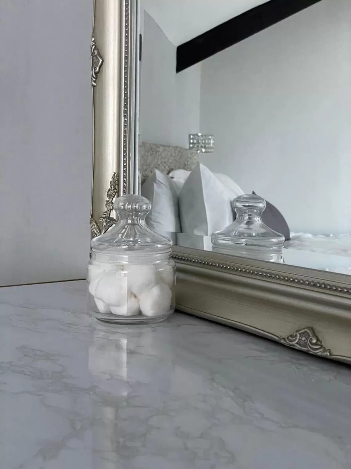 Bedroom, Bed in The Whittington and Cat