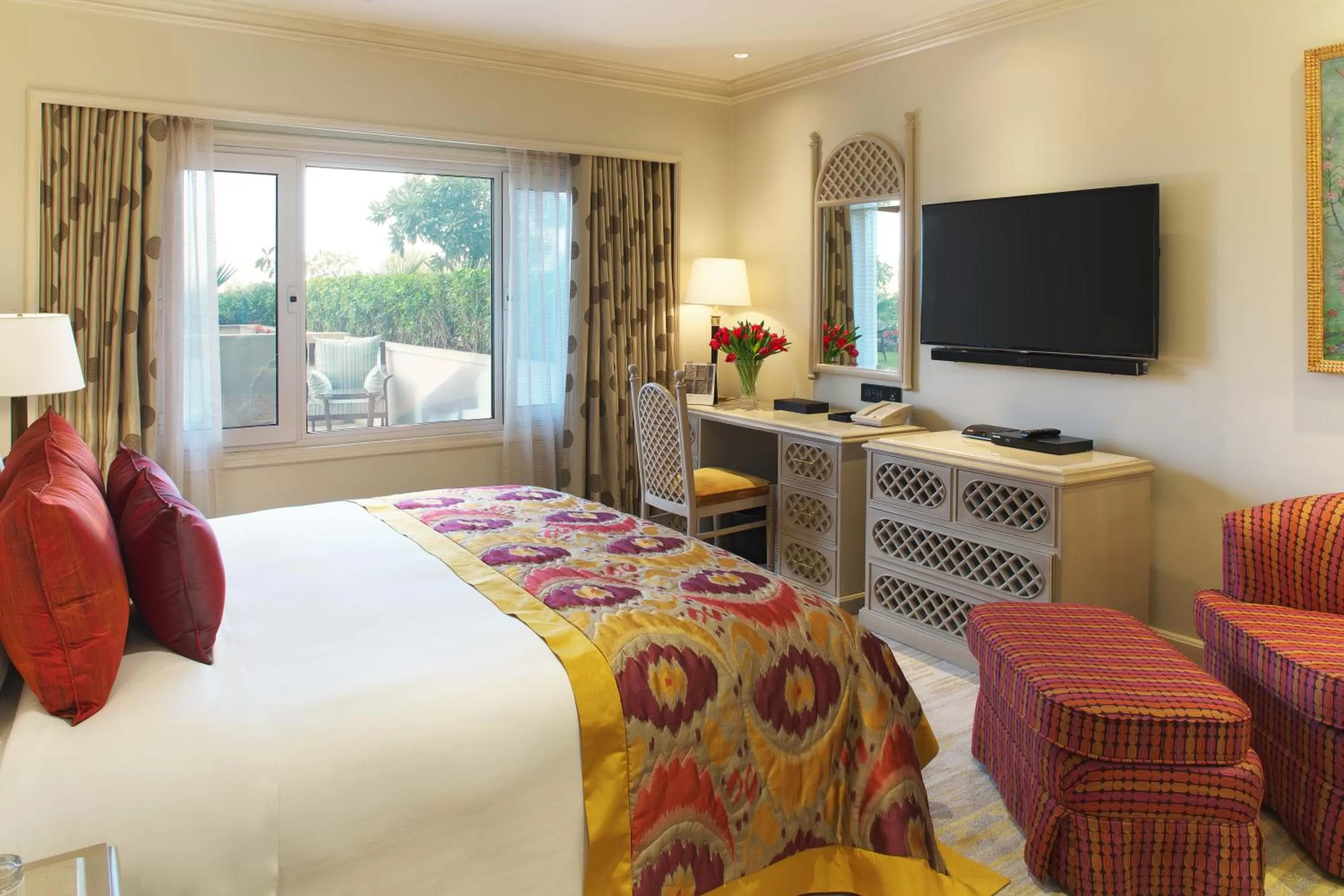 TV and multimedia, Bed in Taj Palace, New Delhi