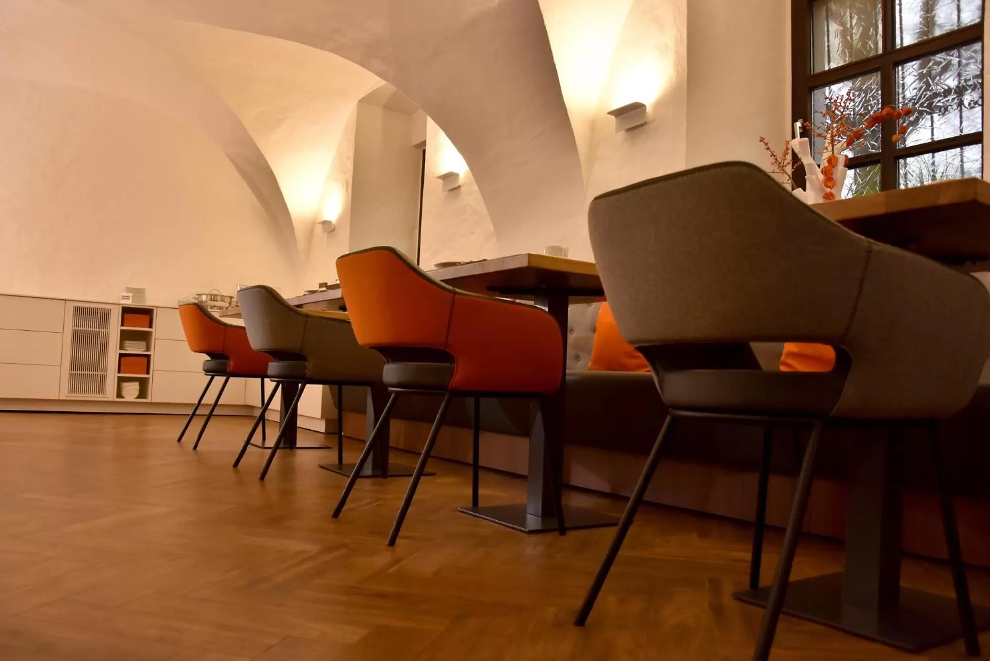 Restaurant/places to eat in Hotel Maxplatz