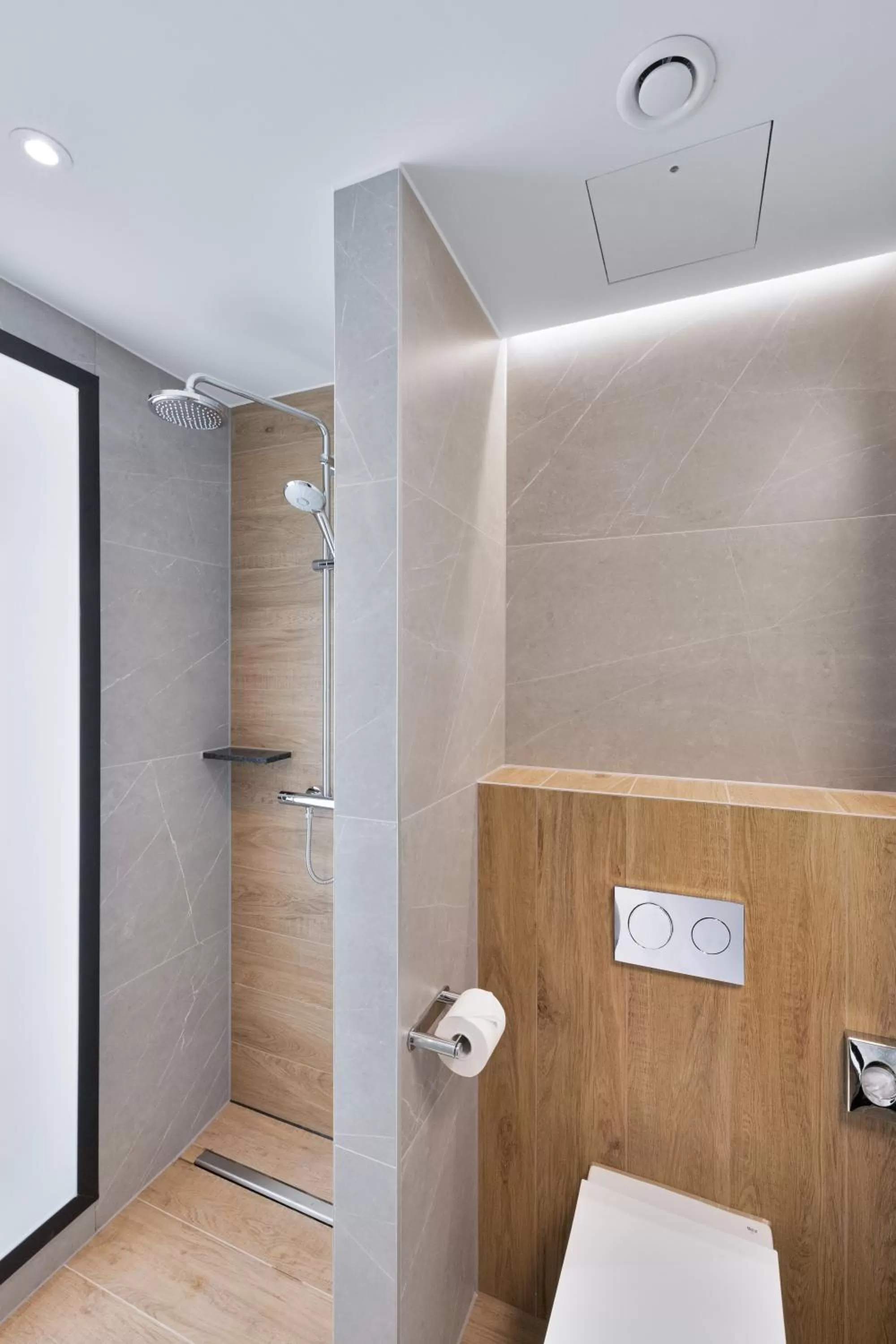 Toilet in Riu Plaza London Victoria