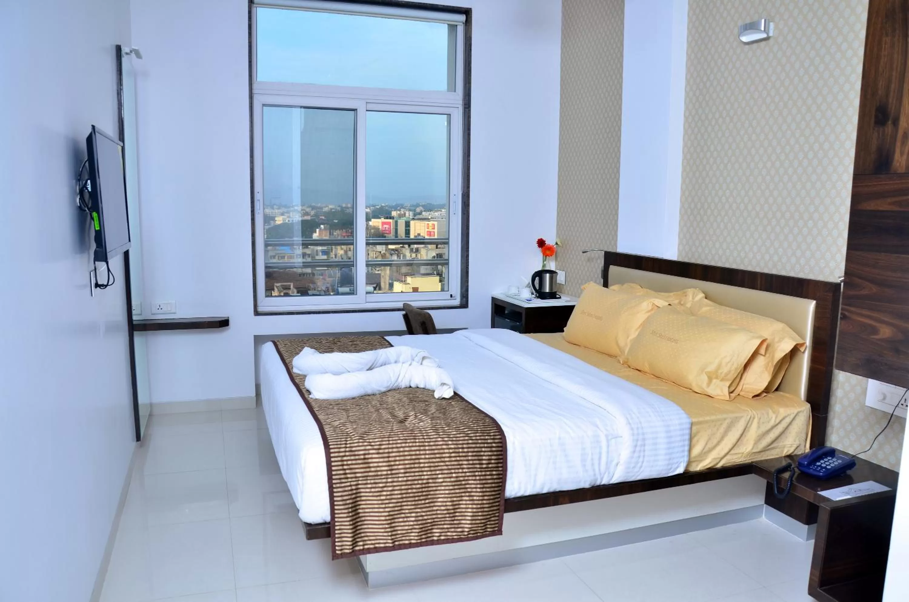 Bedroom, Bed in Hotel SRI SRI EXECUTIVE KOLHAPUR NEAR MAHALAXMI TEMPLE