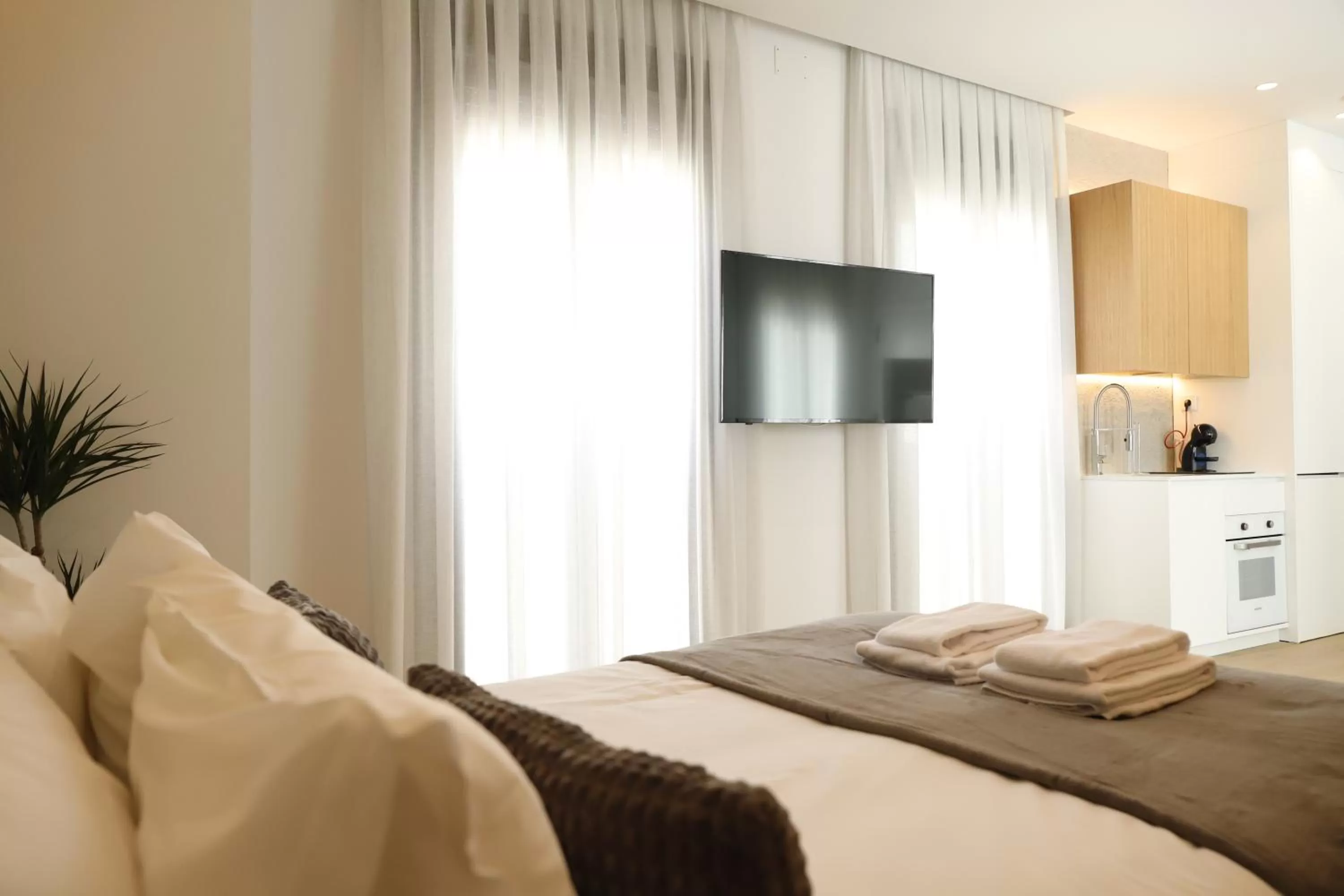 Kitchen or kitchenette, Bed in MEDINA HOMES PUENTE ROMANO