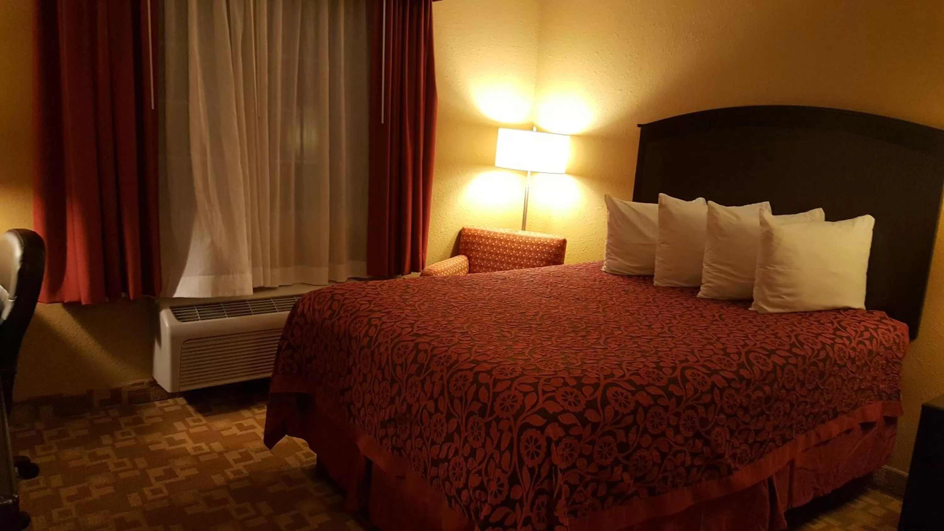 Bedroom, Bed in Days Inn by Wyndham Central City