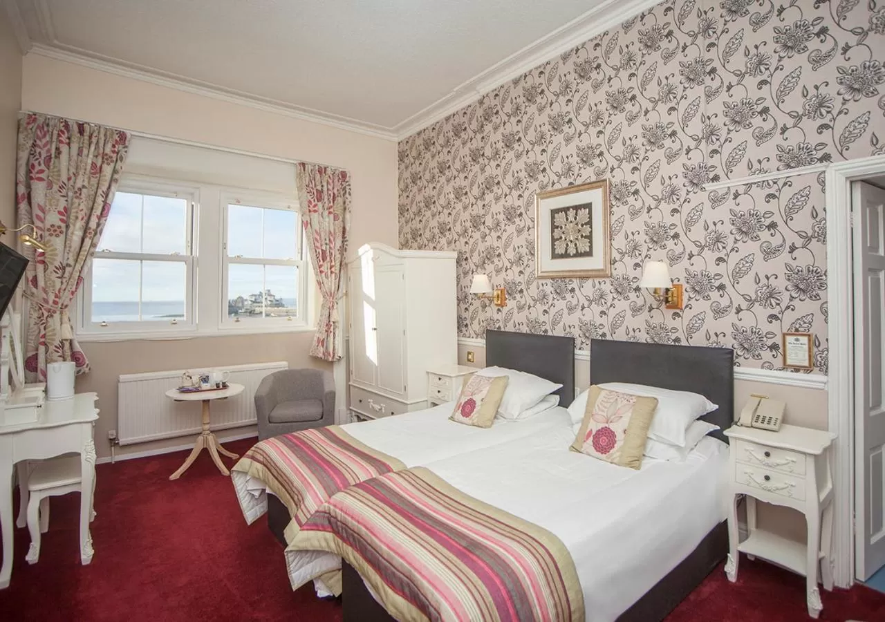 Bedroom, Bed in The Royal Hotel