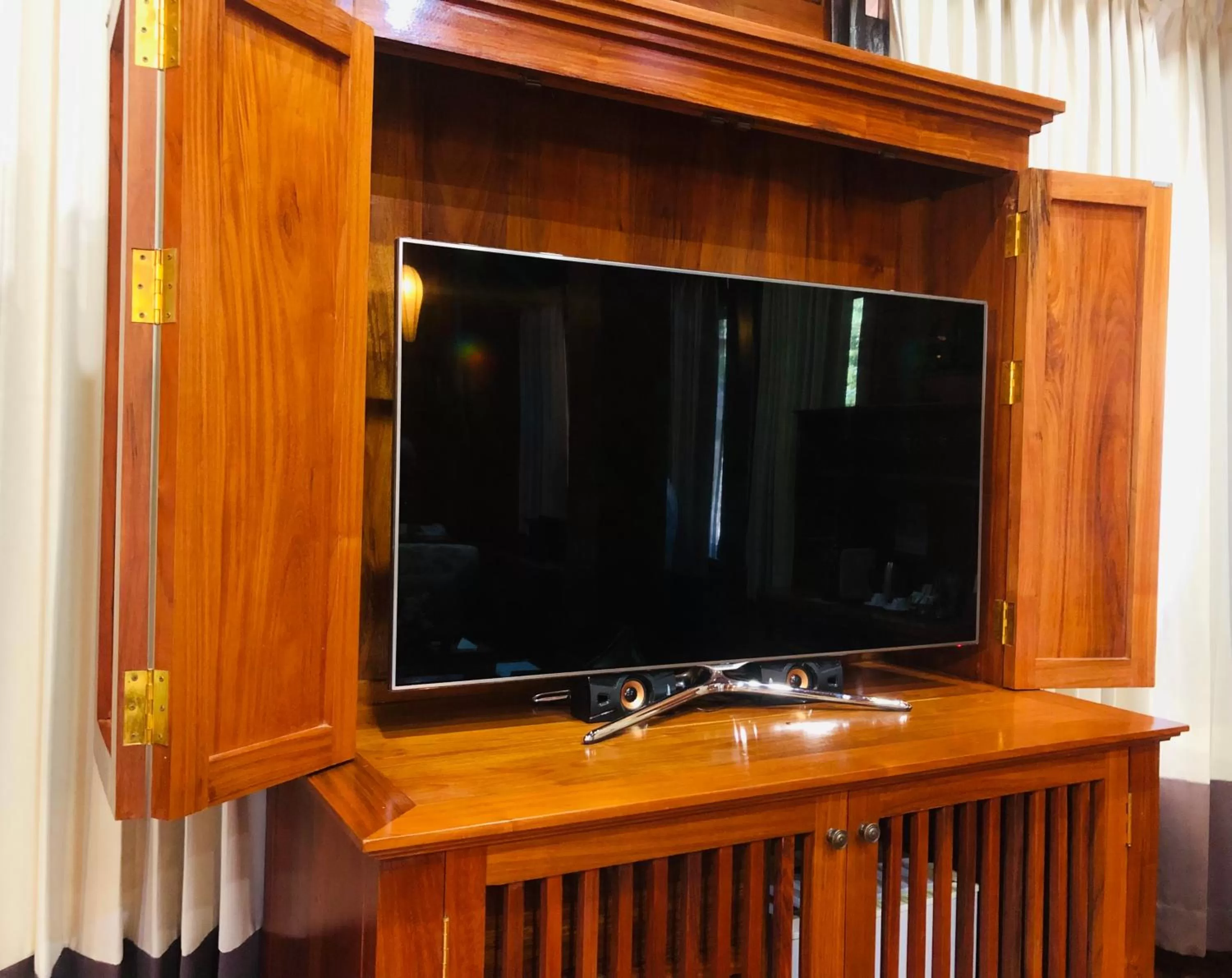 TV and multimedia, TV/Entertainment Center in Try Palace Resort-Kep