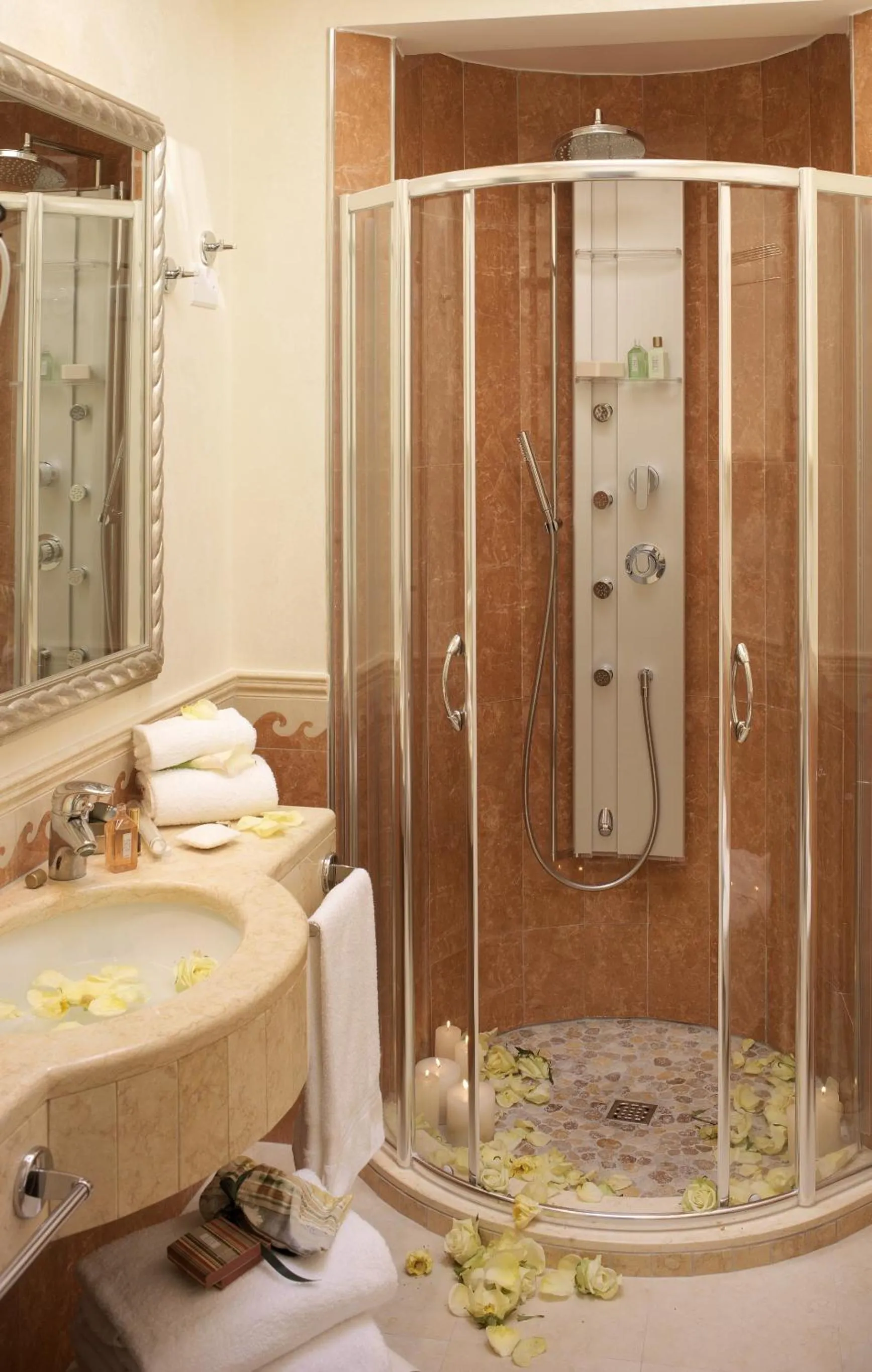 Shower in Hotel Tiffany's