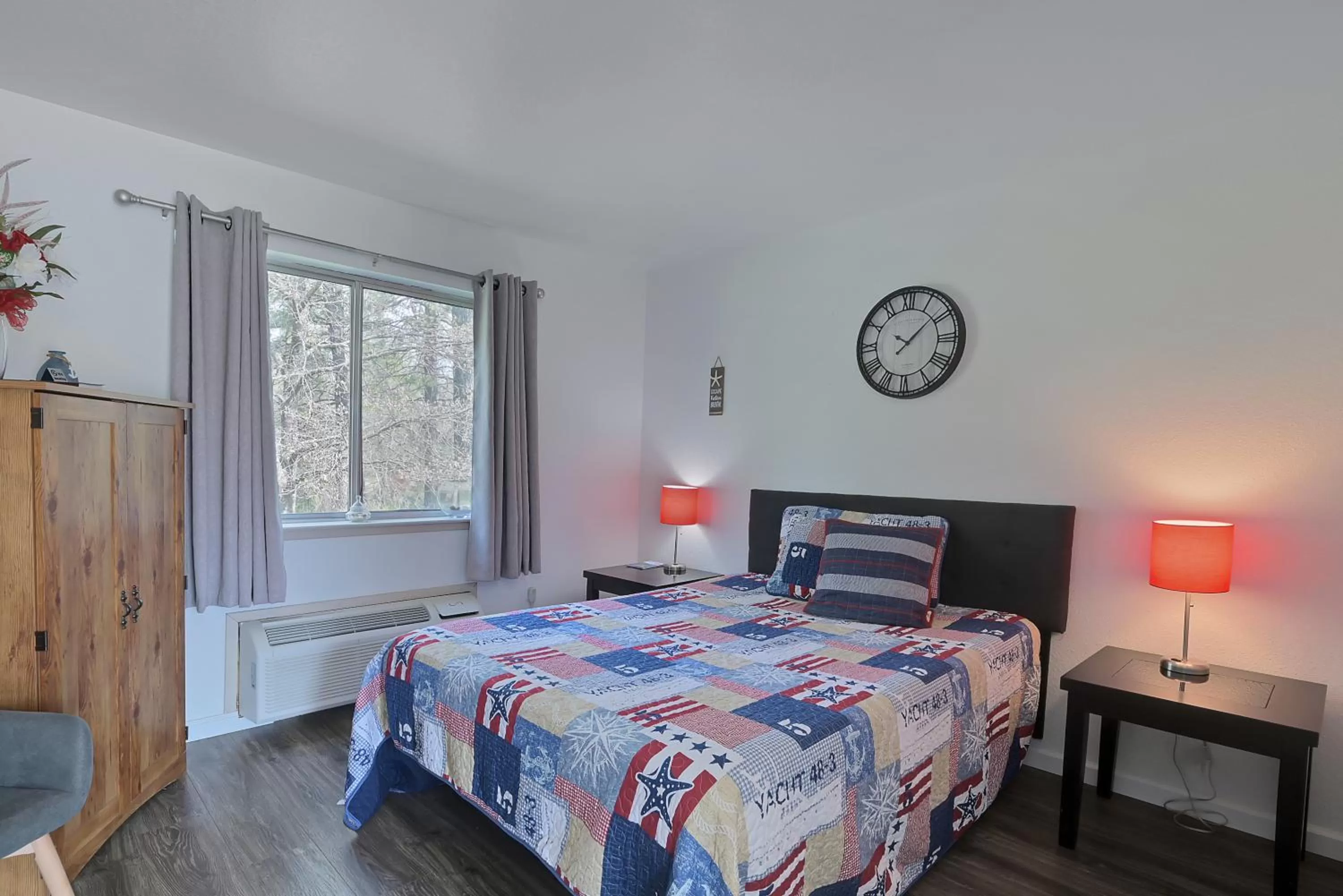 Bedroom in Brownsville Motel