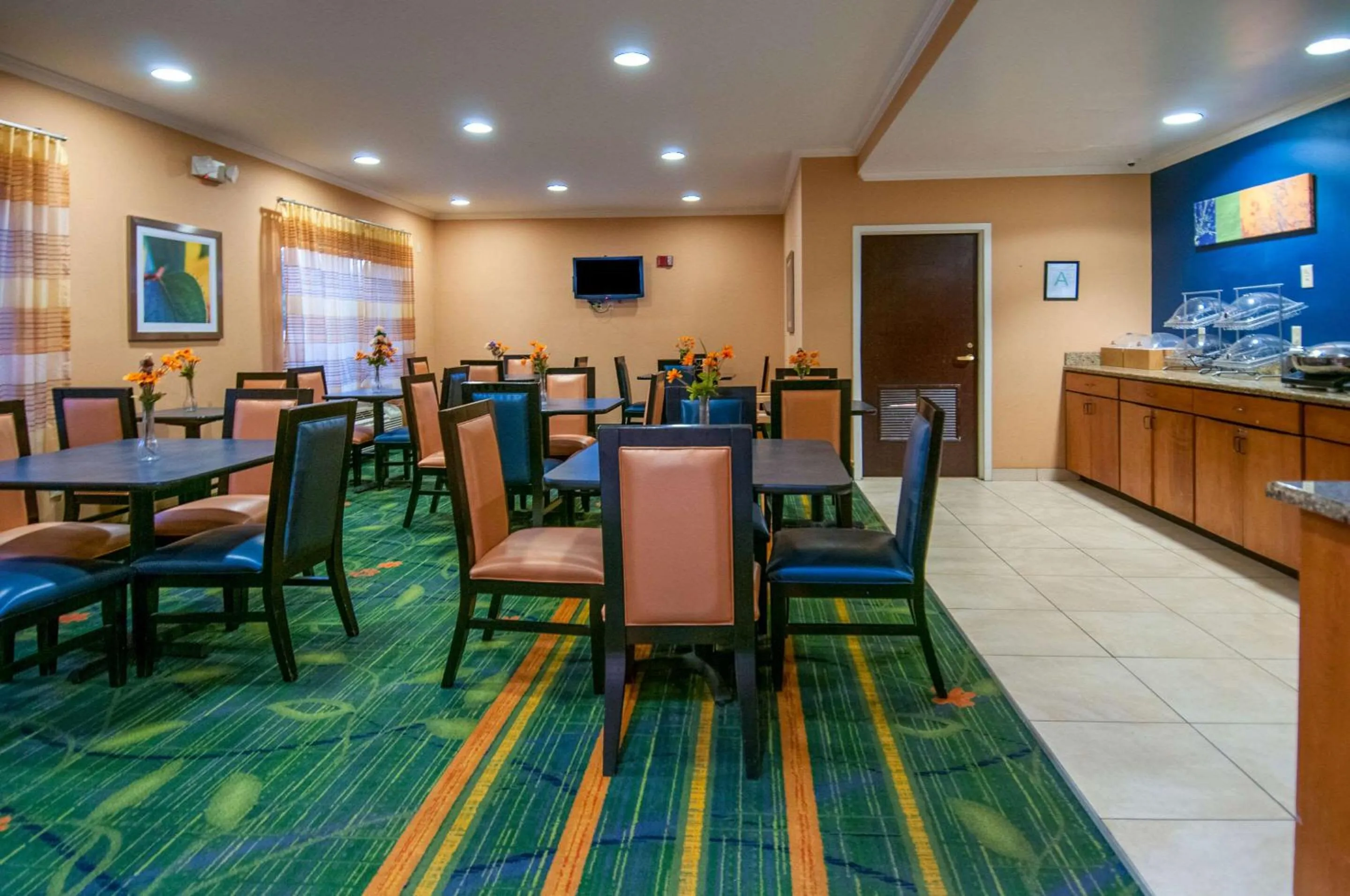 Restaurant/places to eat in Quality Inn & Suites
