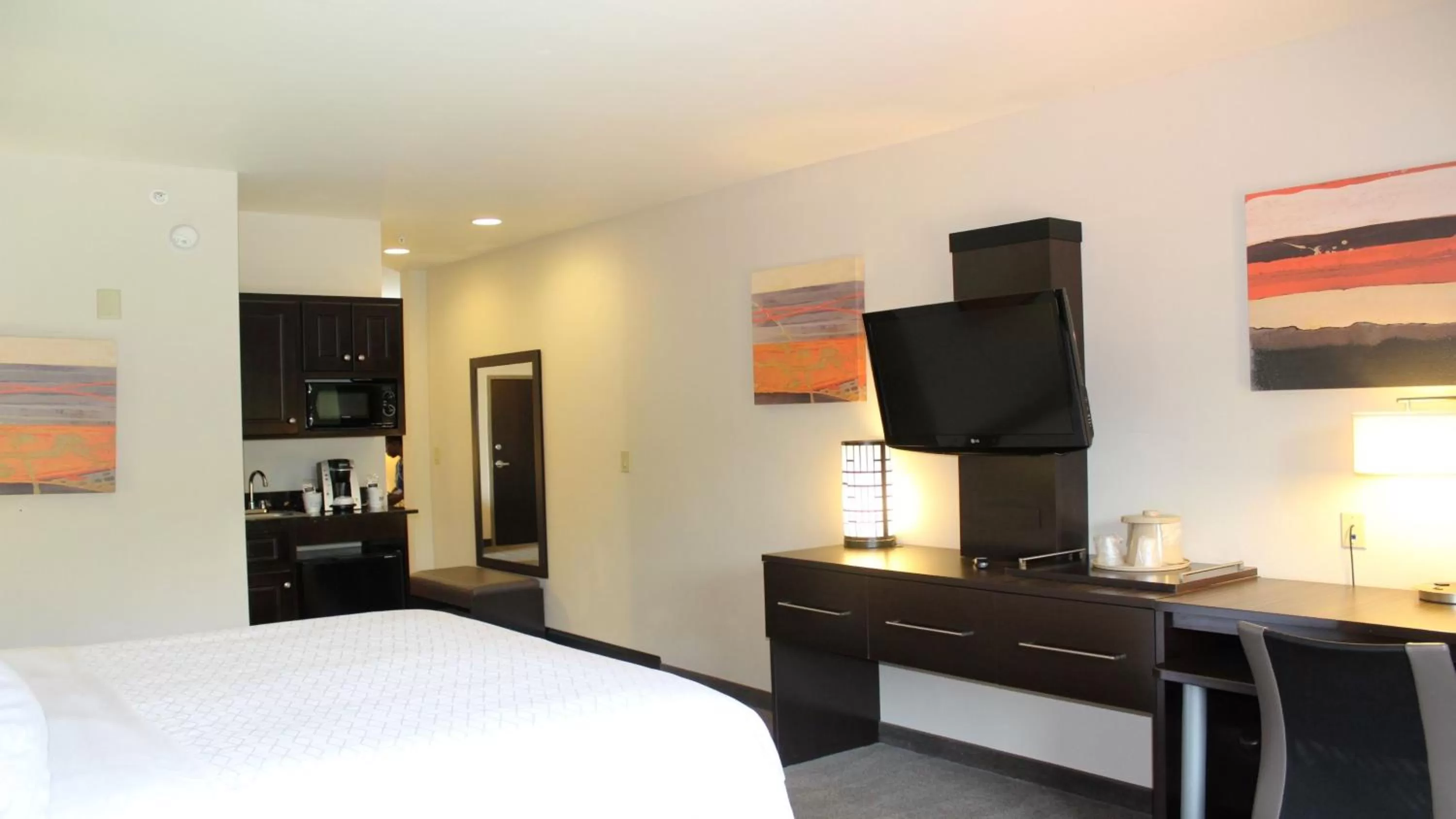Photo of the whole room, Bed in Holiday Inn Express Hotels & Suites Rockingham West by IHG