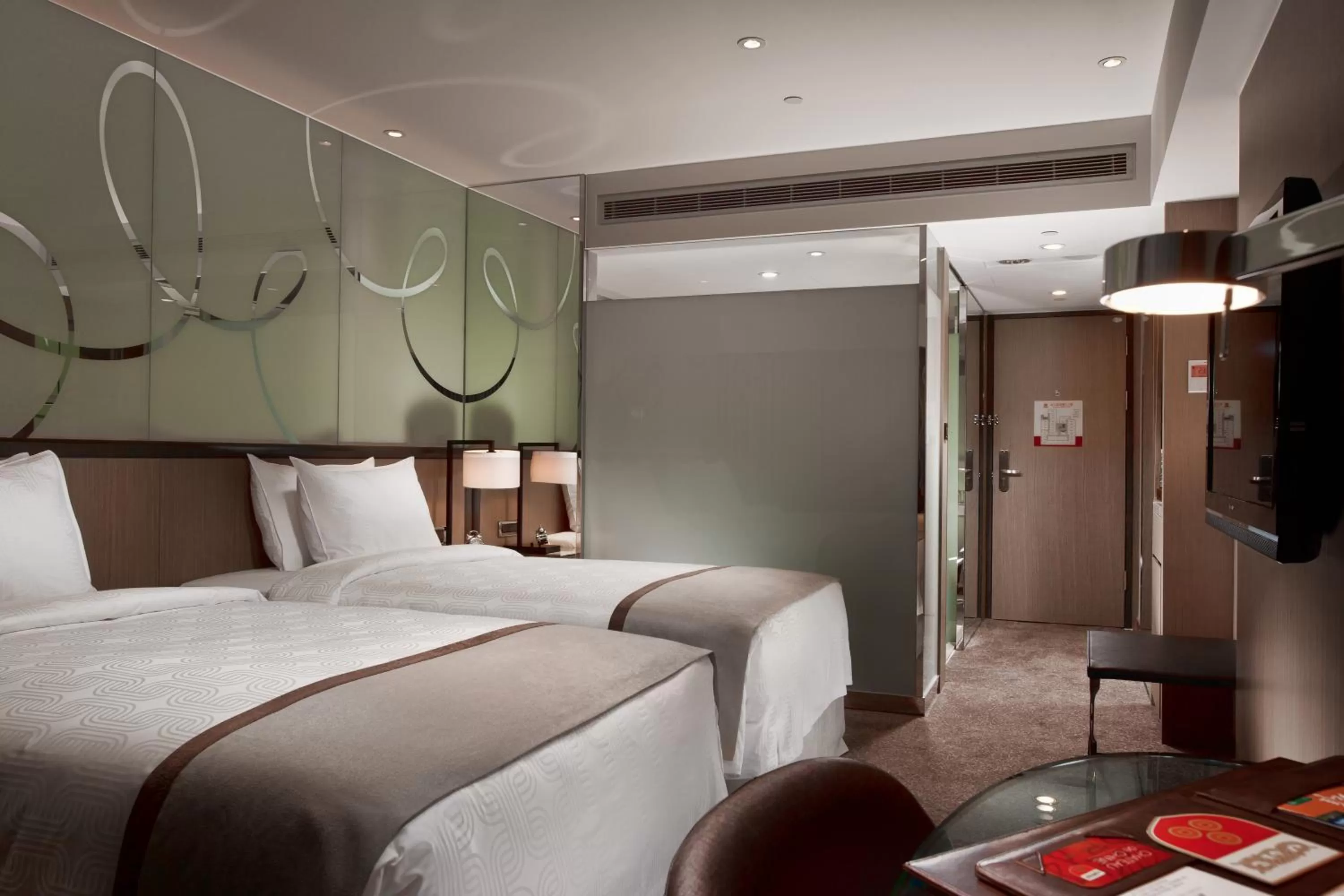 Photo of the whole room, Bed in Kaohsiung Chateau de Chine Hotel