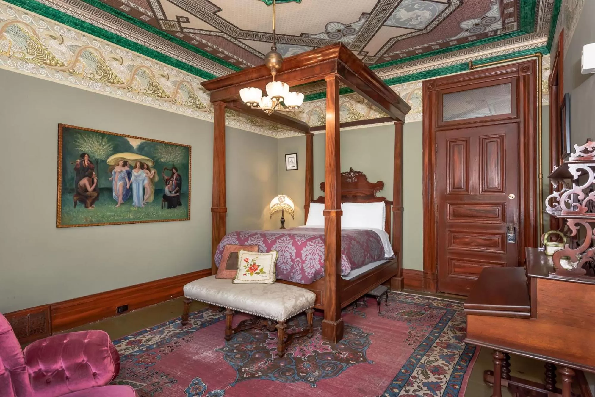 Photo of the whole room in Chateau Tivoli Bed and Breakfast