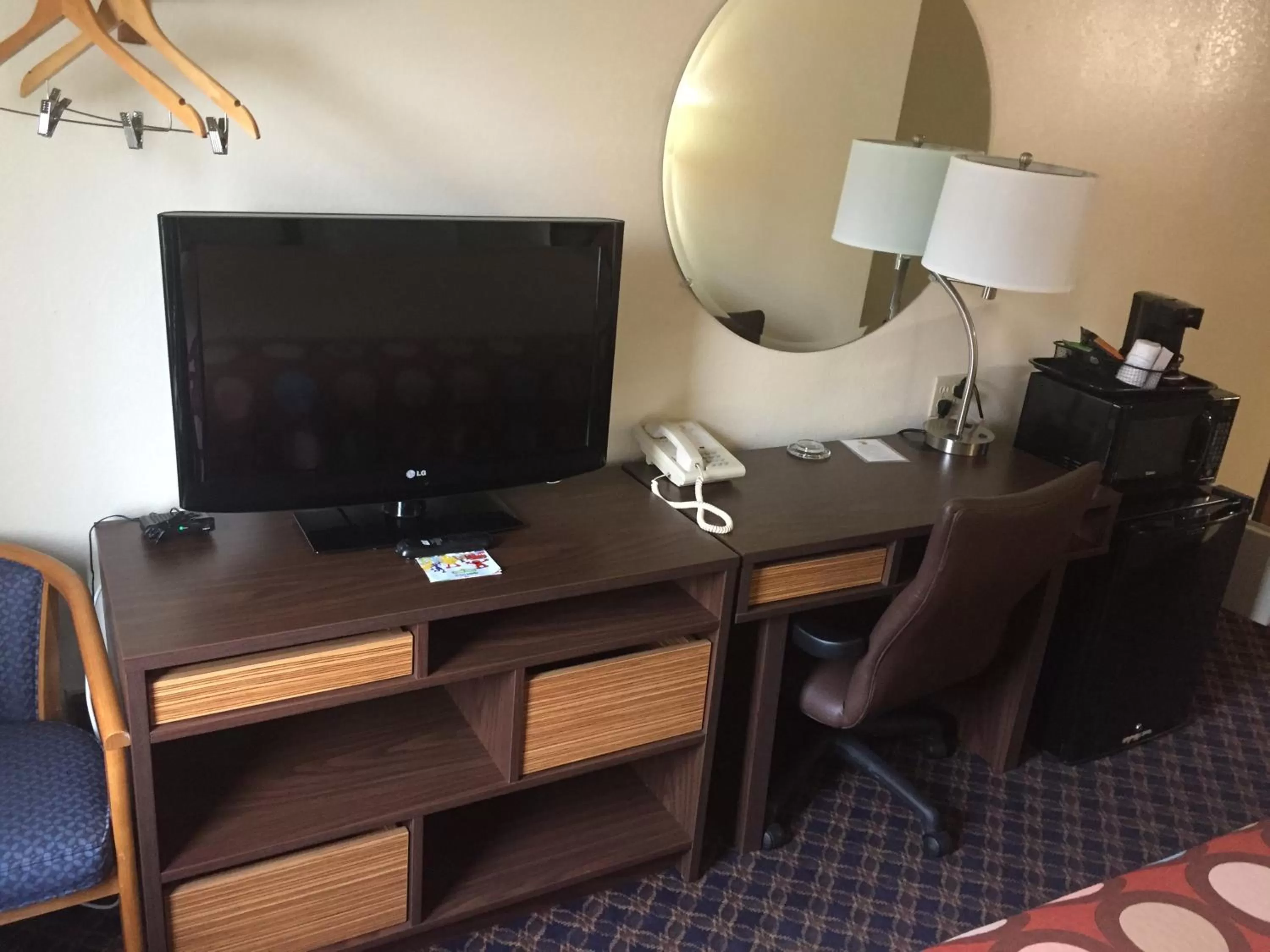 TV and multimedia in Super 8 by Wyndham College Station