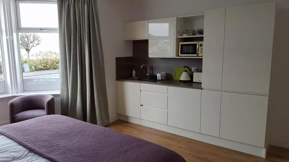 Kitchen or kitchenette in Boat House Super Suites