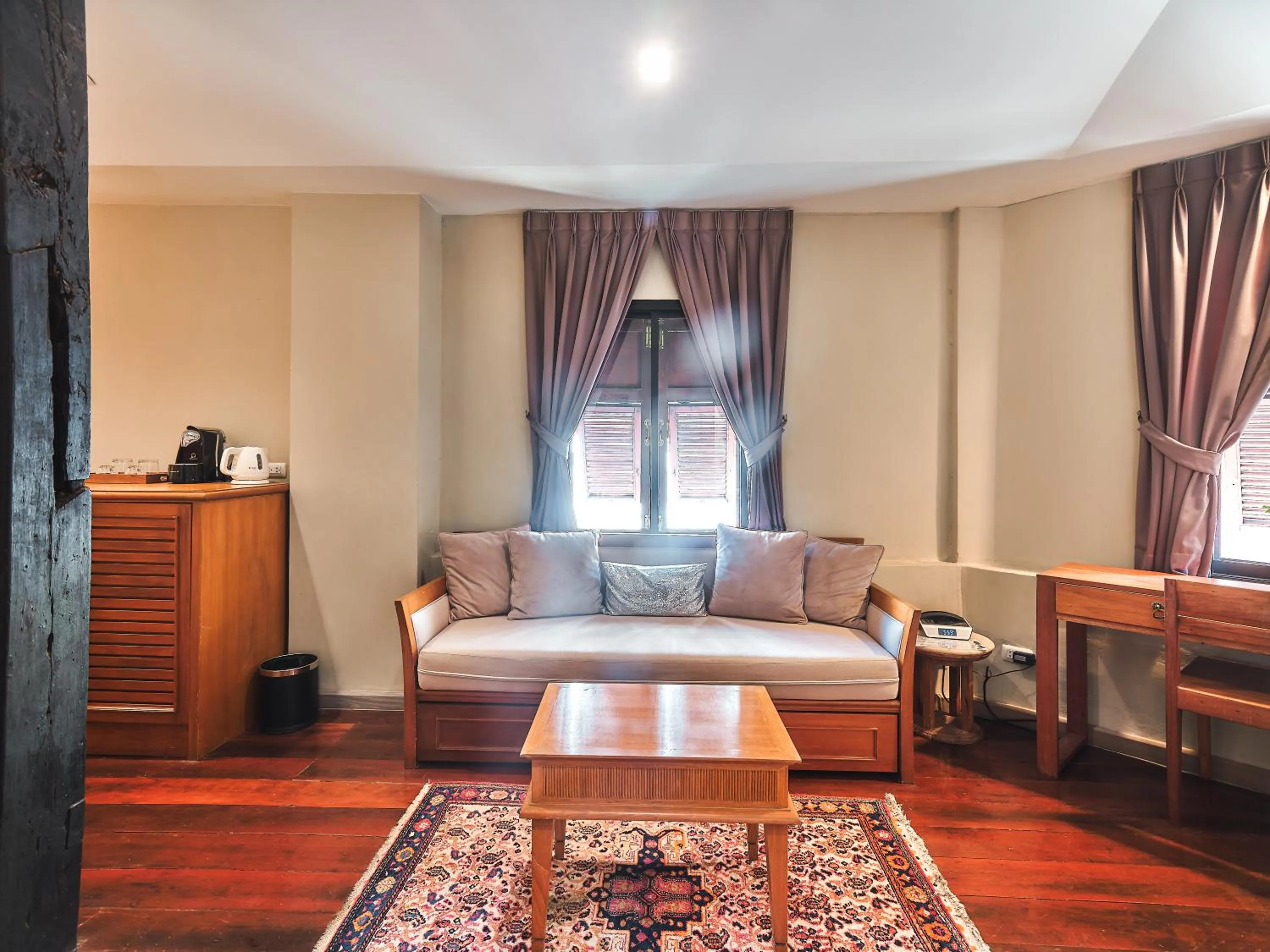 Living room in Prince Theatre Heritage Stay Hostel - Silom