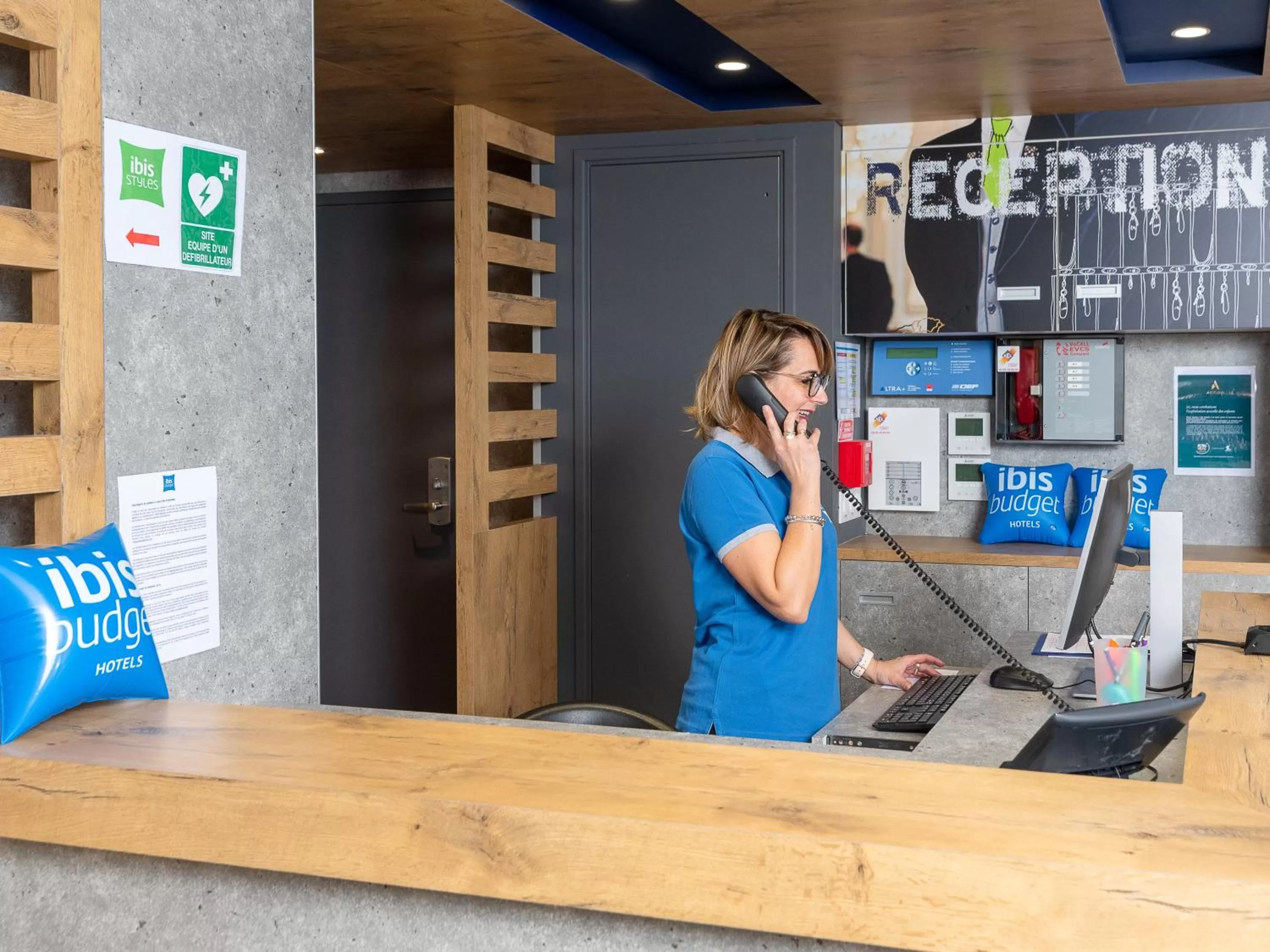 Lobby or reception in ibis Budget Cognac