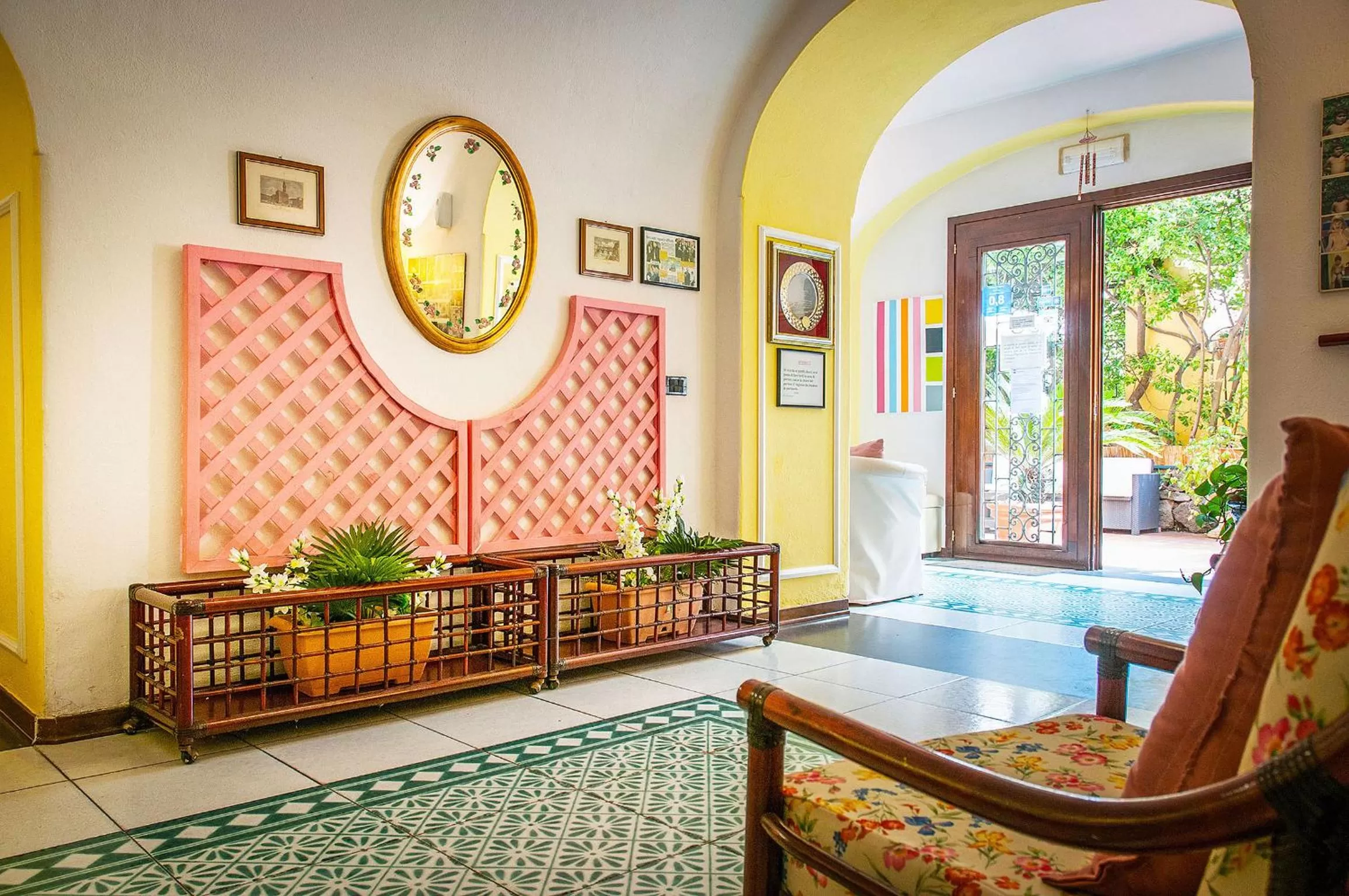 Communal lounge/ TV room in Hotel Annabelle