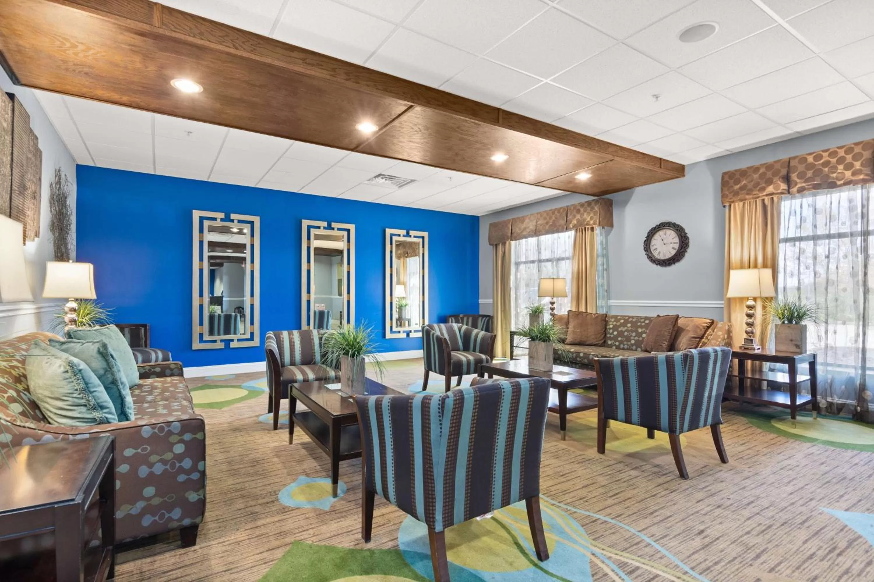 Lobby or reception in Portland Inn & Suites