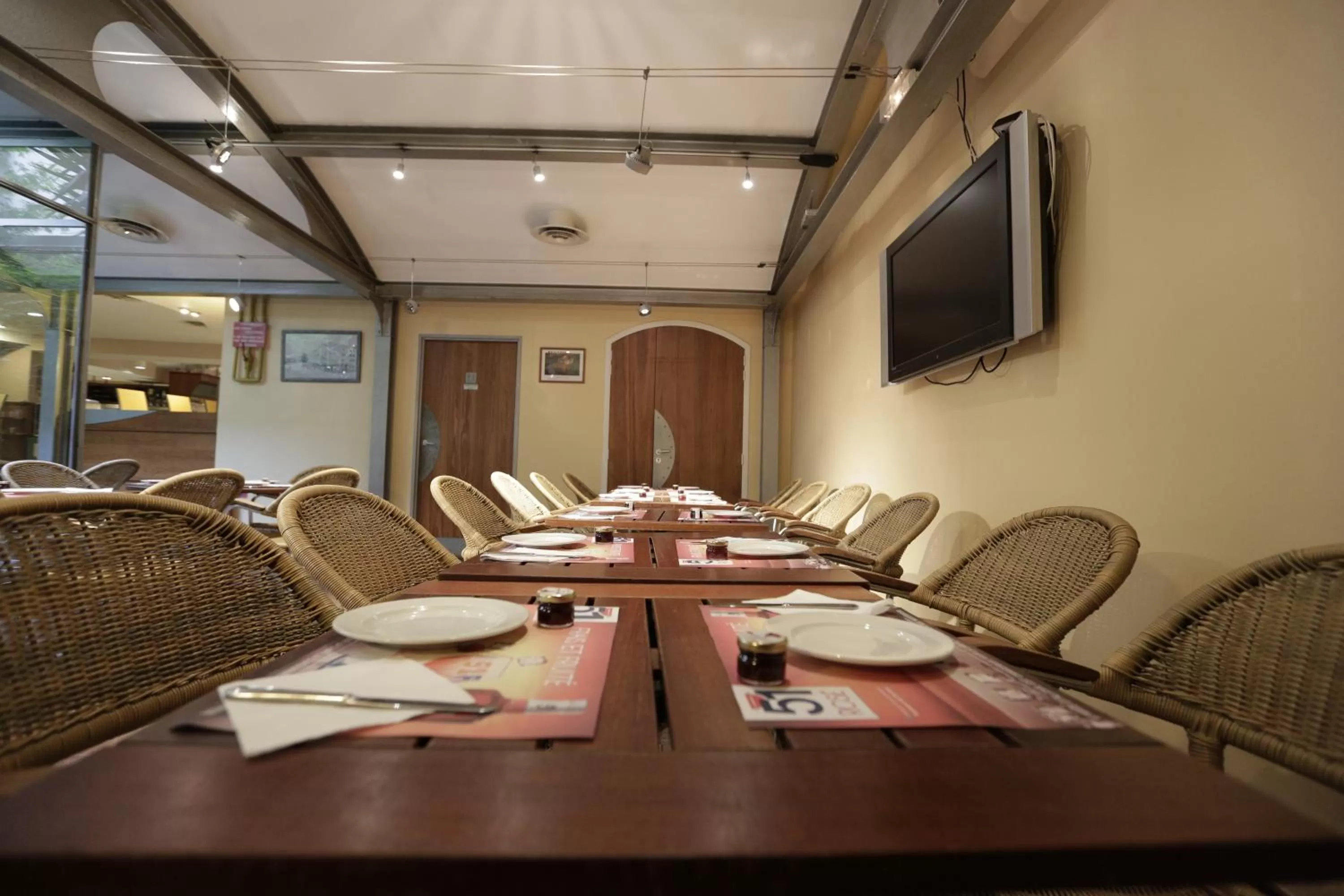 Restaurant/places to eat in Hôtel Au Petit Caporal