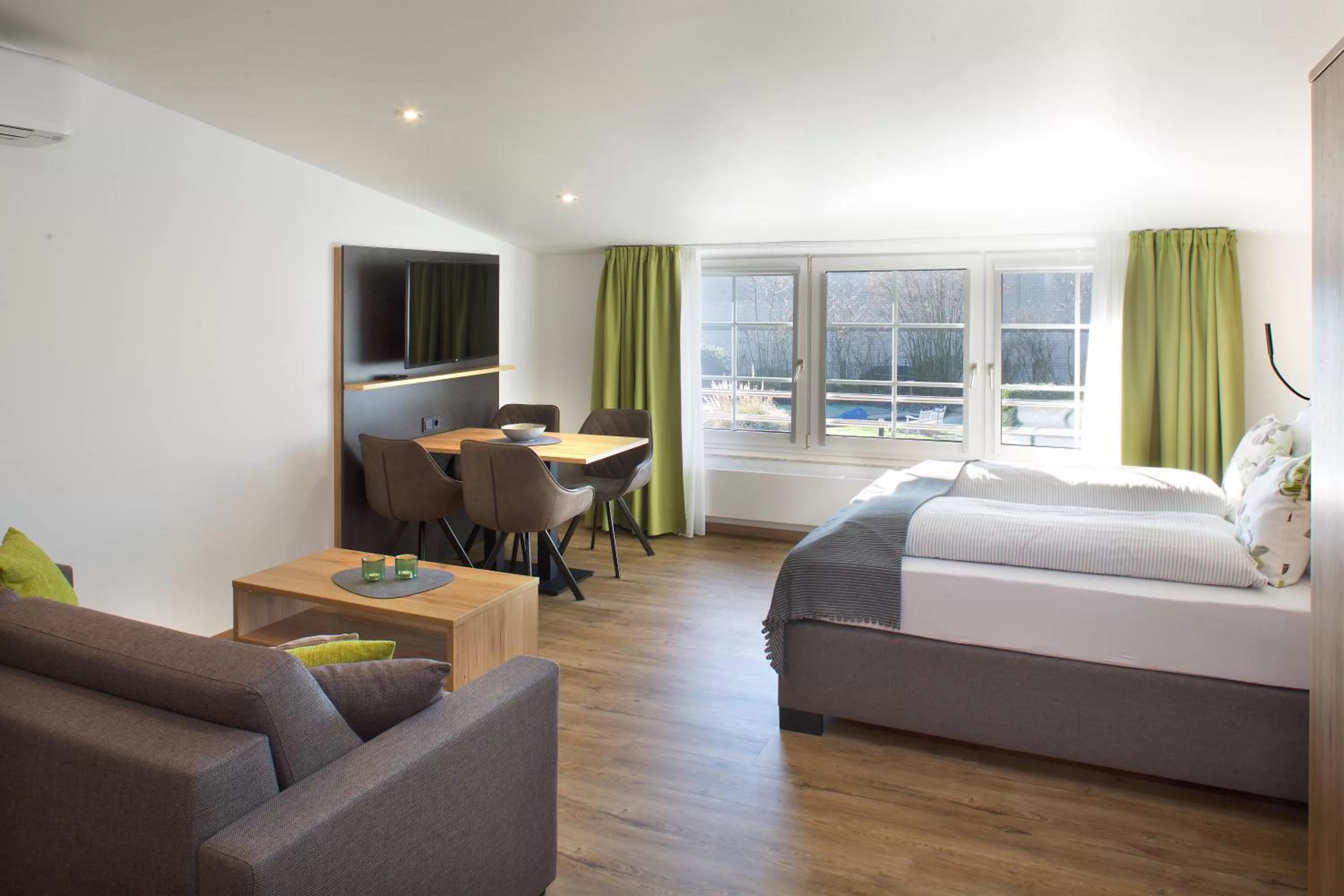 Photo of the whole room, Bed in OlfenLodge