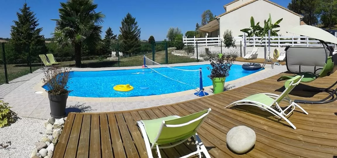 Swimming pool in chambre d'hotes a nérac