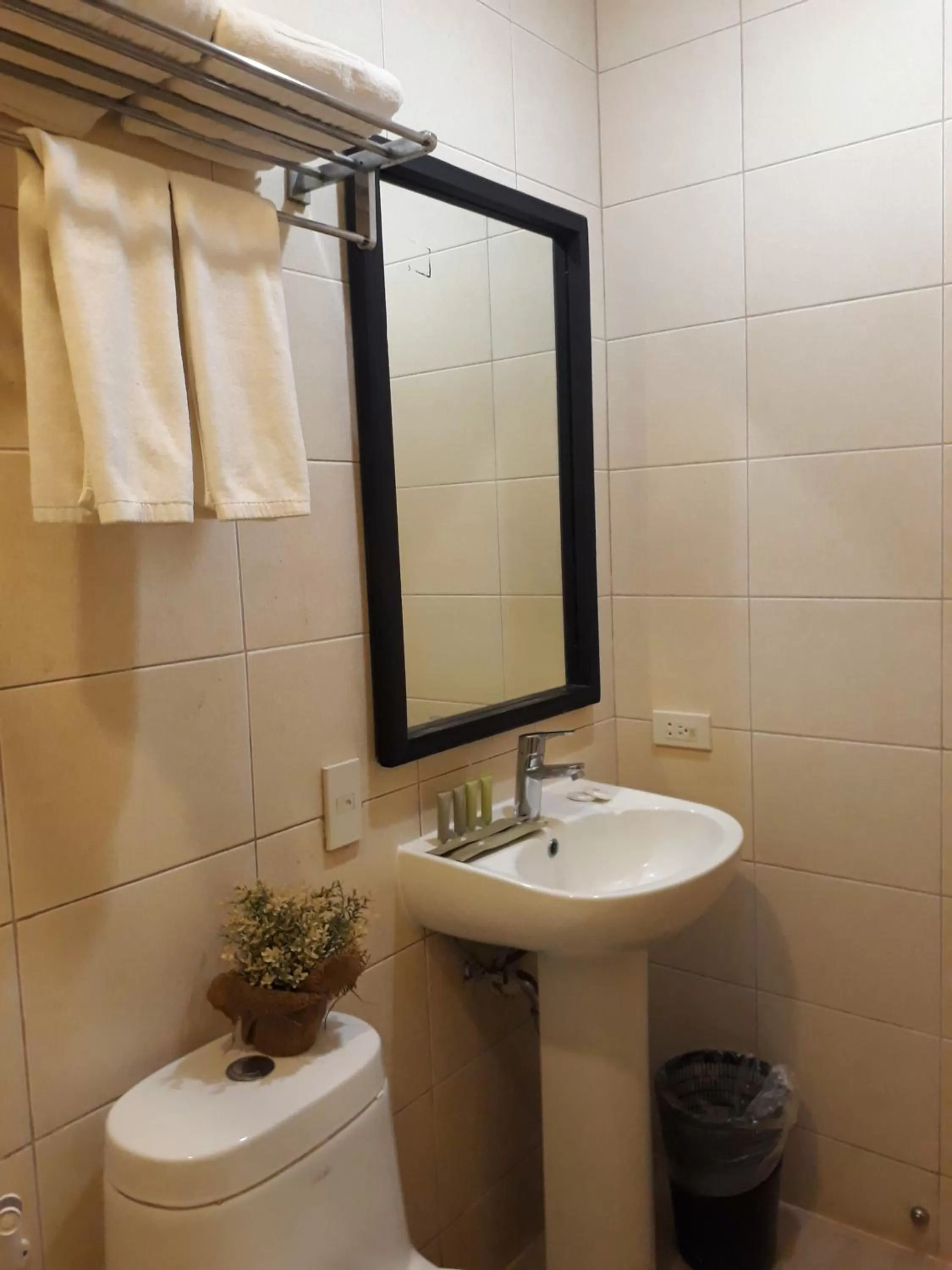 Bathroom in Hotel Kimberly Tagaytay