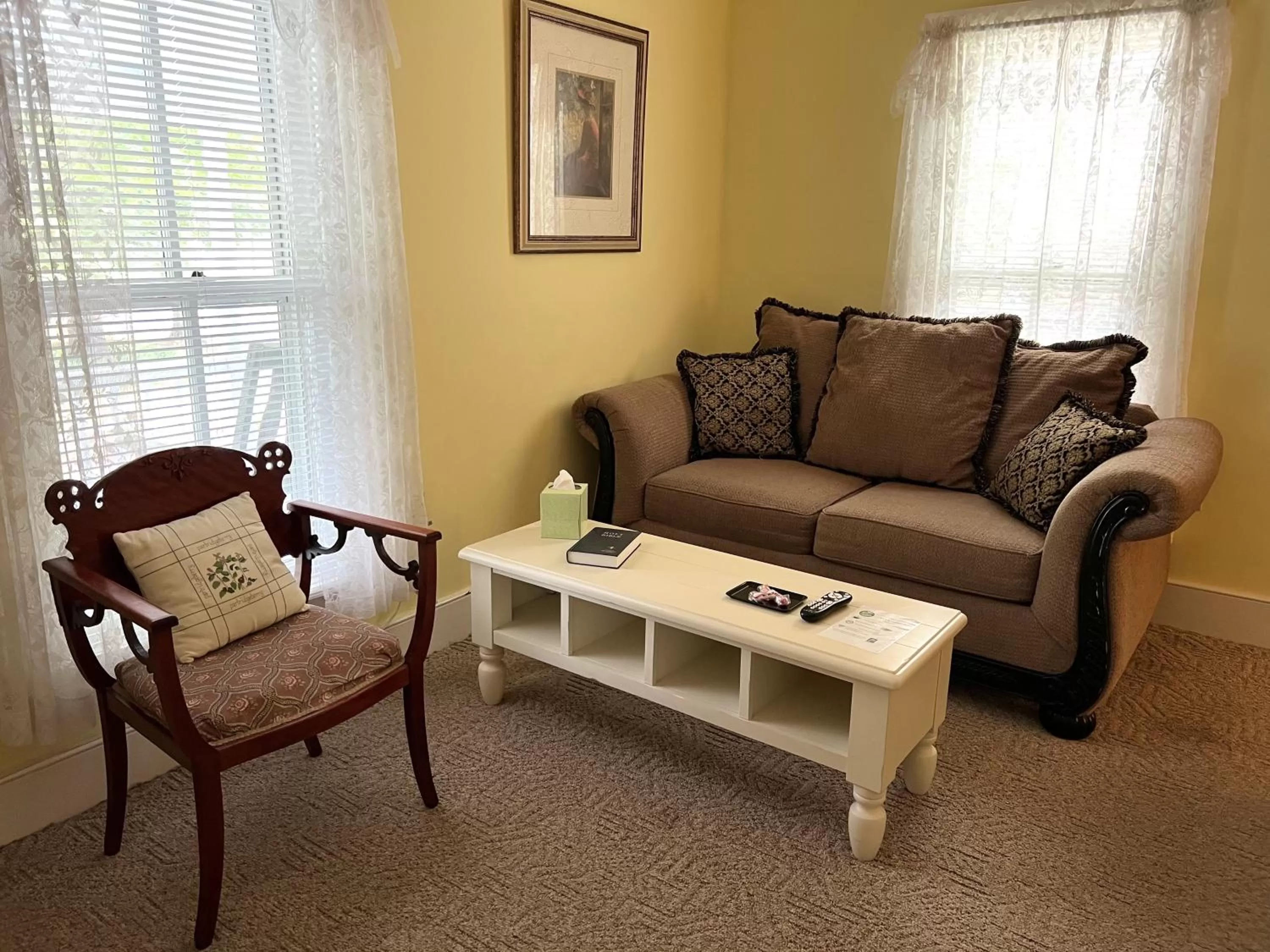 Seating area in Ozark Country Inn