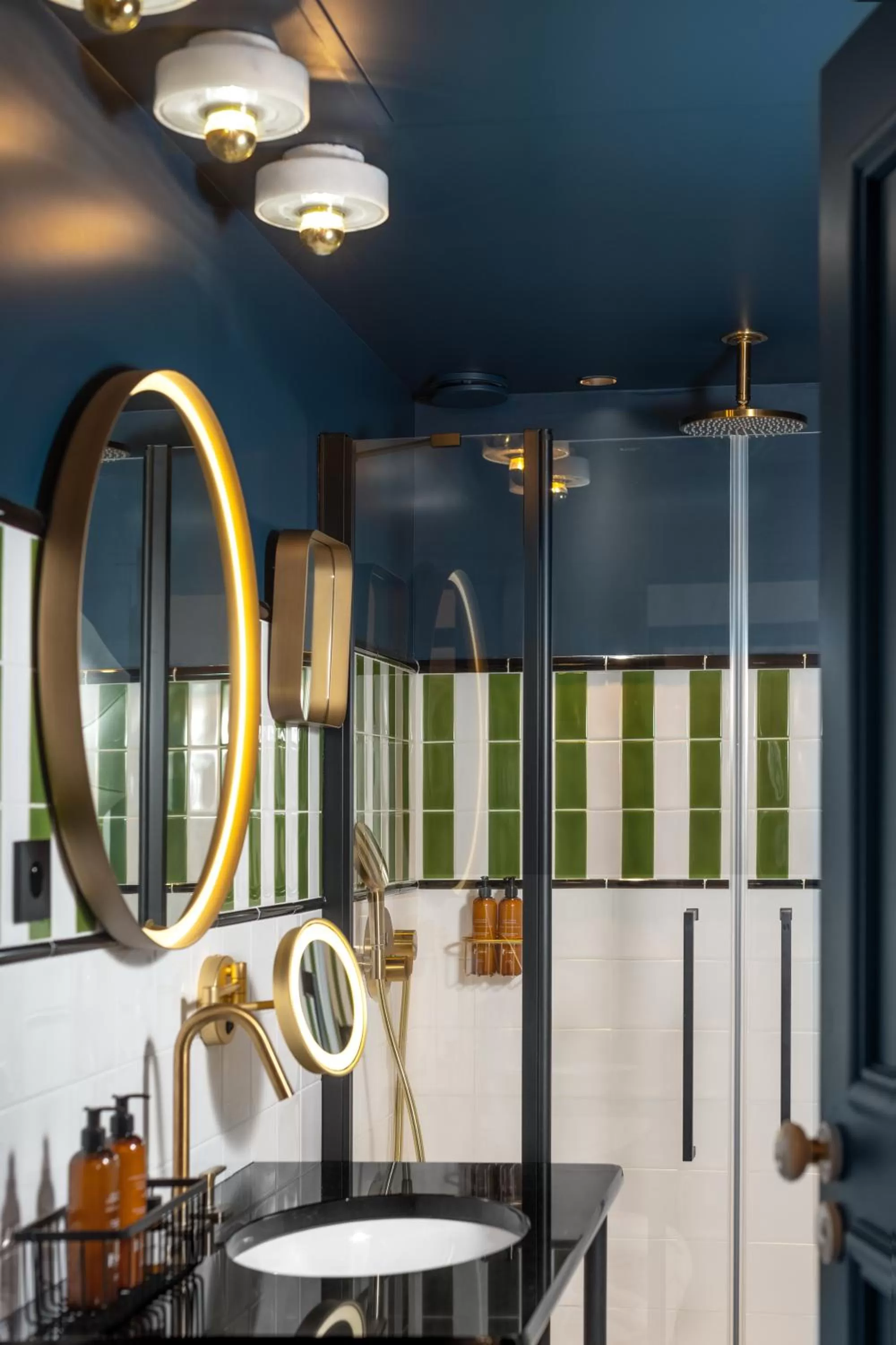 Bathroom in Chouchou Hotel