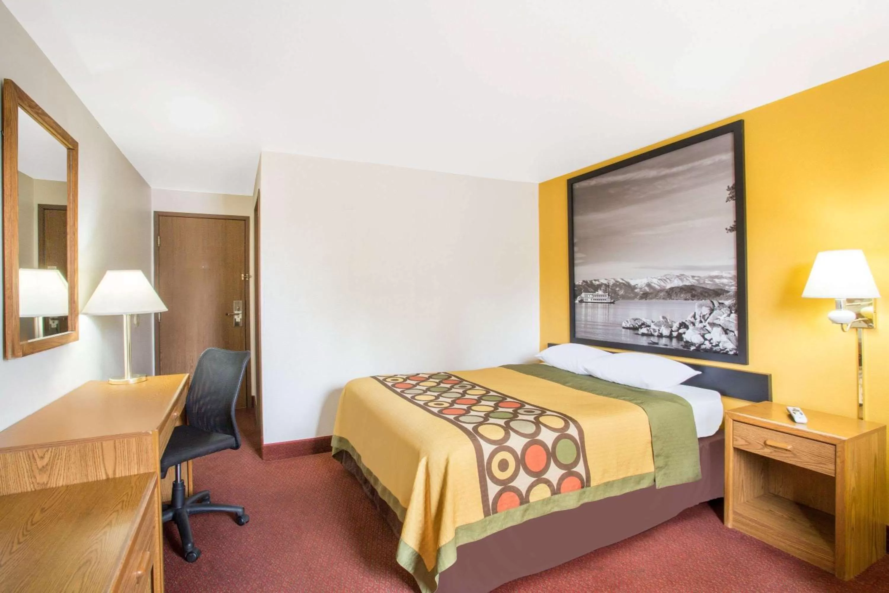 Photo of the whole room, Bed in Super 8 by Wyndham Elko