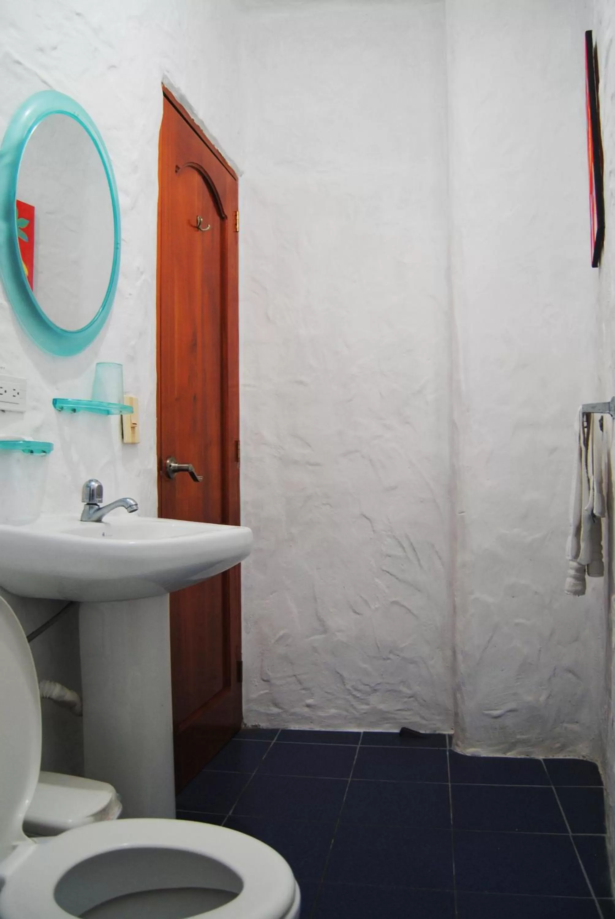 Bathroom in Hostal Galapagos by Bar de Beto